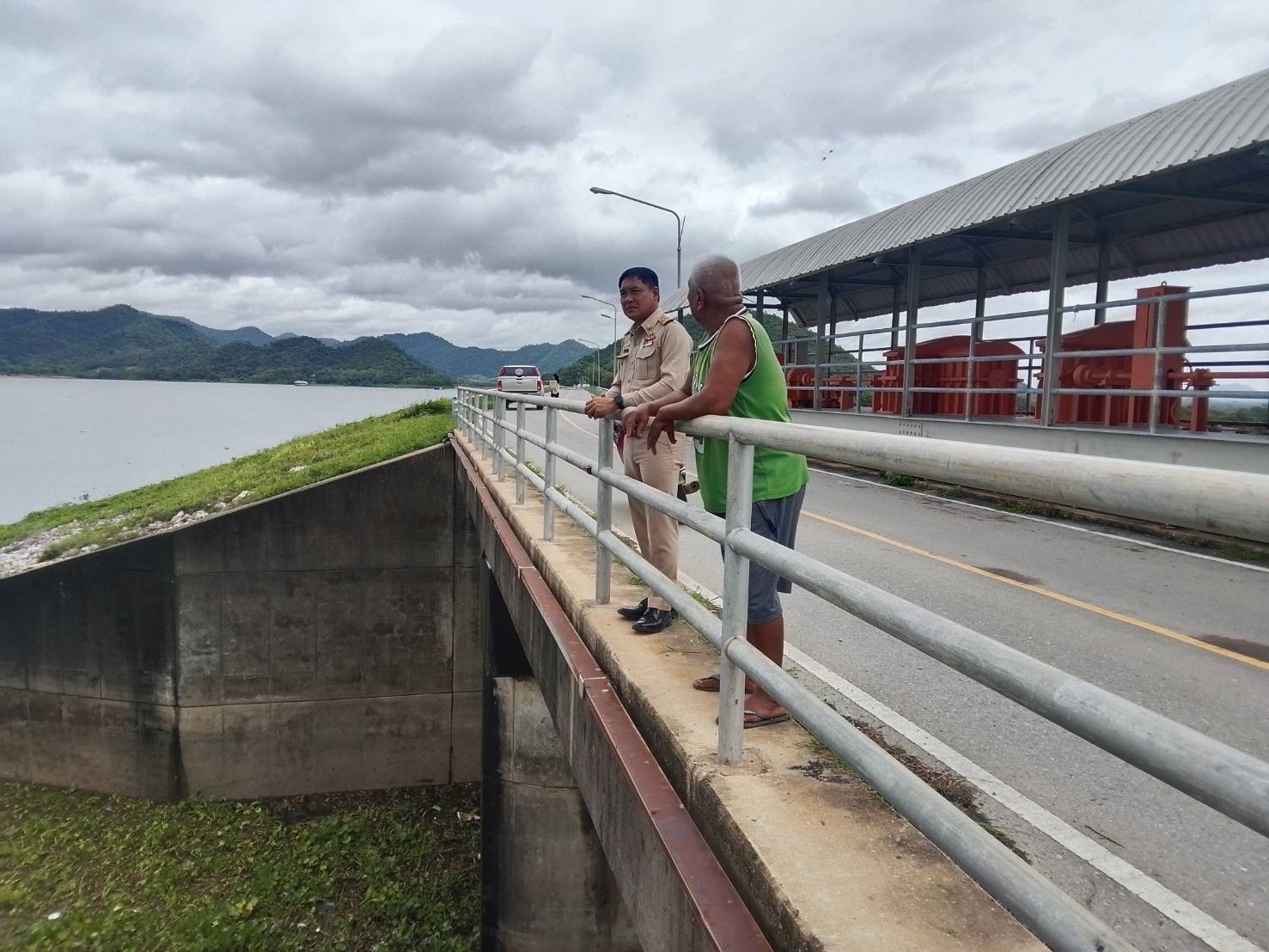 ไฟล์แนบ กปภ.สาขาปราณบุรี เฝ้าระวังระดับน้ำ เตรียมรับสถานการณ์น้ำท่วมในพื้นที่ อ.ปราณบุรี จ.ประจวบคีรีขันธ์ 