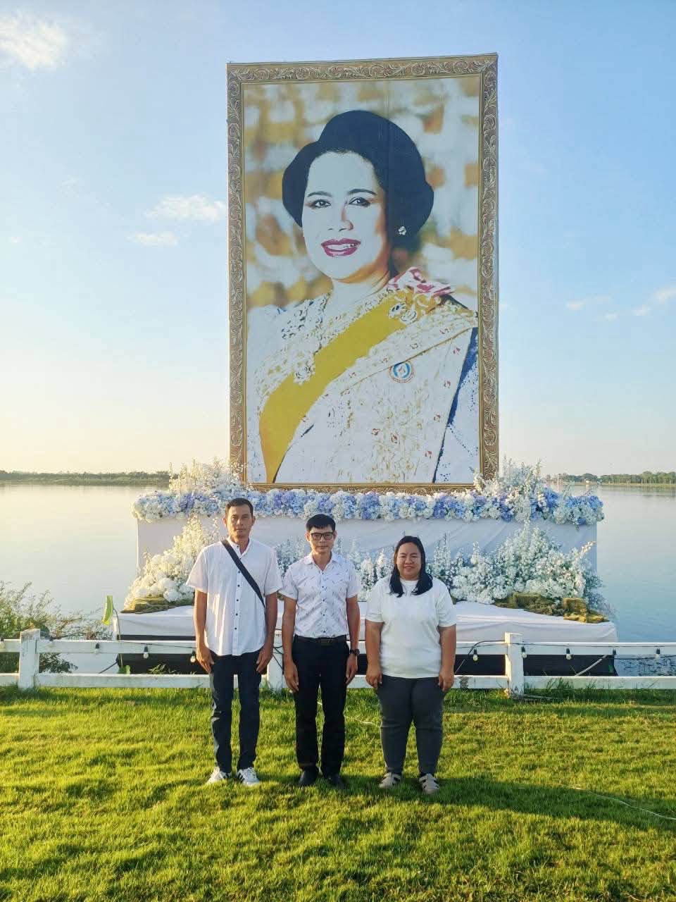 ไฟล์แนบ กปภ.สาขาพิจิตร ร่วมพิธีน้อมรำลึกในพระมหากรุณาธิคุณ เนื่องในวันคล้ายวันสวรรคต รัชกาลที่ 5 และร่วมกิจกรรมตักบาตรรับอรุณ เสริมบุญที่บึงสีไฟ