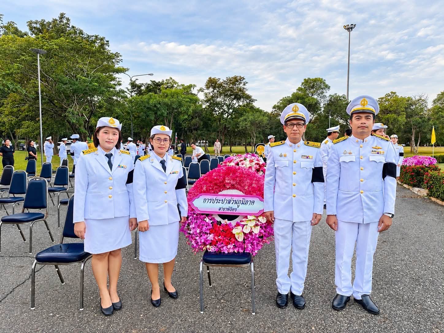 ไฟล์แนบ กปภ.สาขาพิจิตร ร่วมพิธีน้อมรำลึกในพระมหากรุณาธิคุณ เนื่องในวันคล้ายวันสวรรคต รัชกาลที่ 5 และร่วมกิจกรรมตักบาตรรับอรุณ เสริมบุญที่บึงสีไฟ