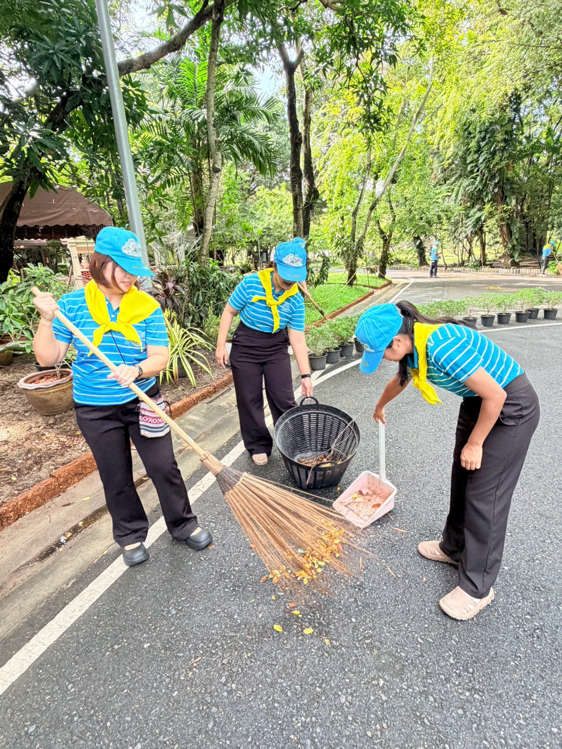 ไฟล์แนบ กปภ.สาขาอ้อมน้อย จัดกิจกรรมจิตอาสาบำเพ็ญสาธารณประโยชน์ และบำเพ็ญสาธารณกุศล