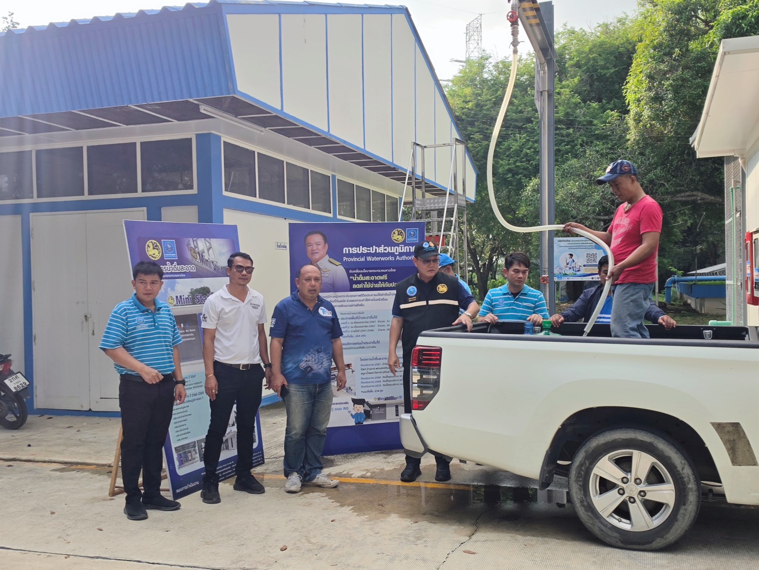 ไฟล์แนบ กปภ.สาขาบ้านฉาง เปิด "Mini Station" จุดบริการน้ำดื่มสะอาดช่วยเหลือผู้ประสบภัยน้ำท่วม จ.ระยอง (บริการ 24 ชม.)