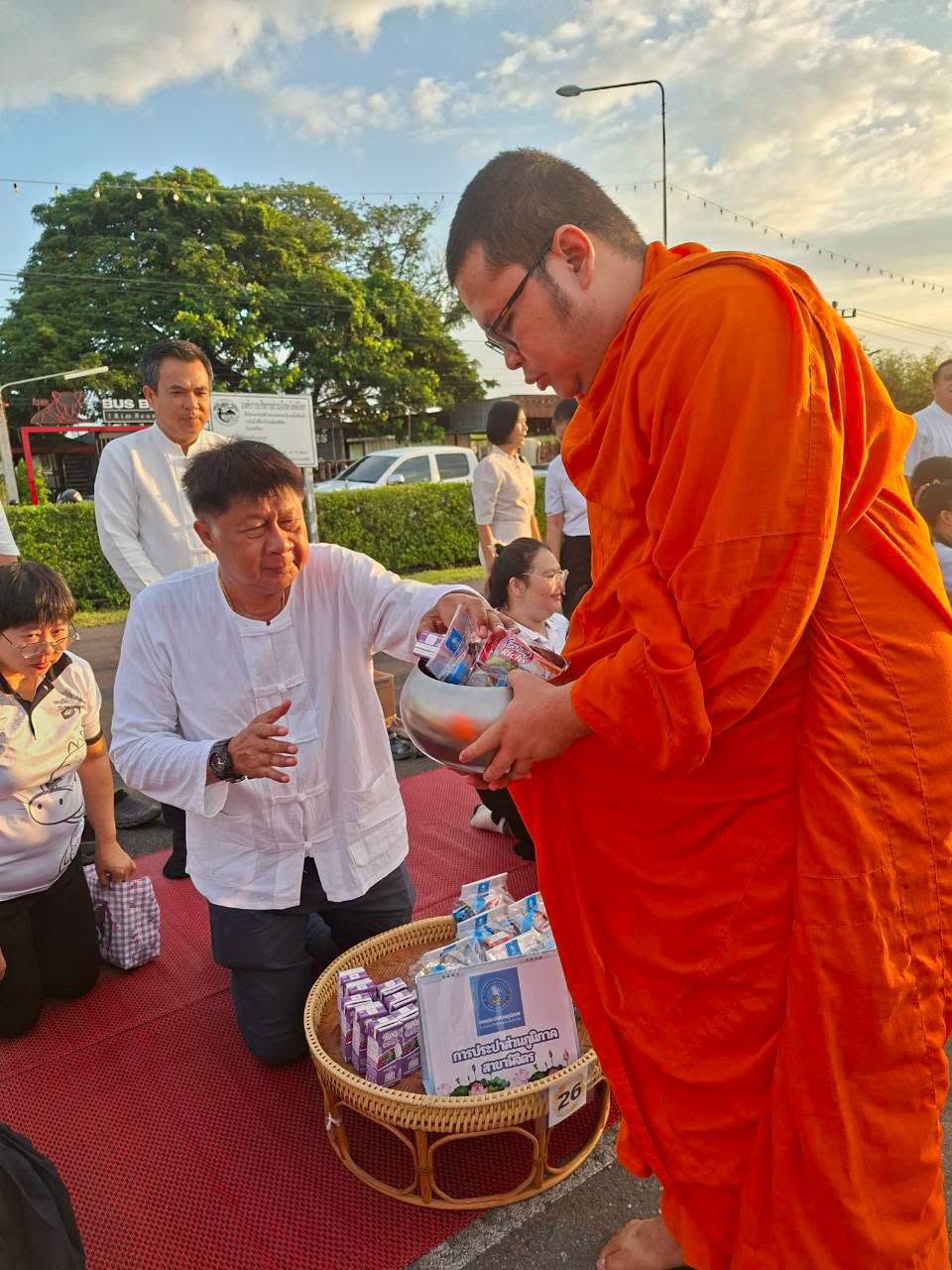 ไฟล์แนบ การประปาส่วนภูมิภาคสาขาพิจิตร ร่วมกิจกรรม “ปูเสื่อ นั่งสาด ตักบาตรรับอรุณ เสริมบุญที่บึงสีไฟ” ประจำเดือนกันยายน 2569