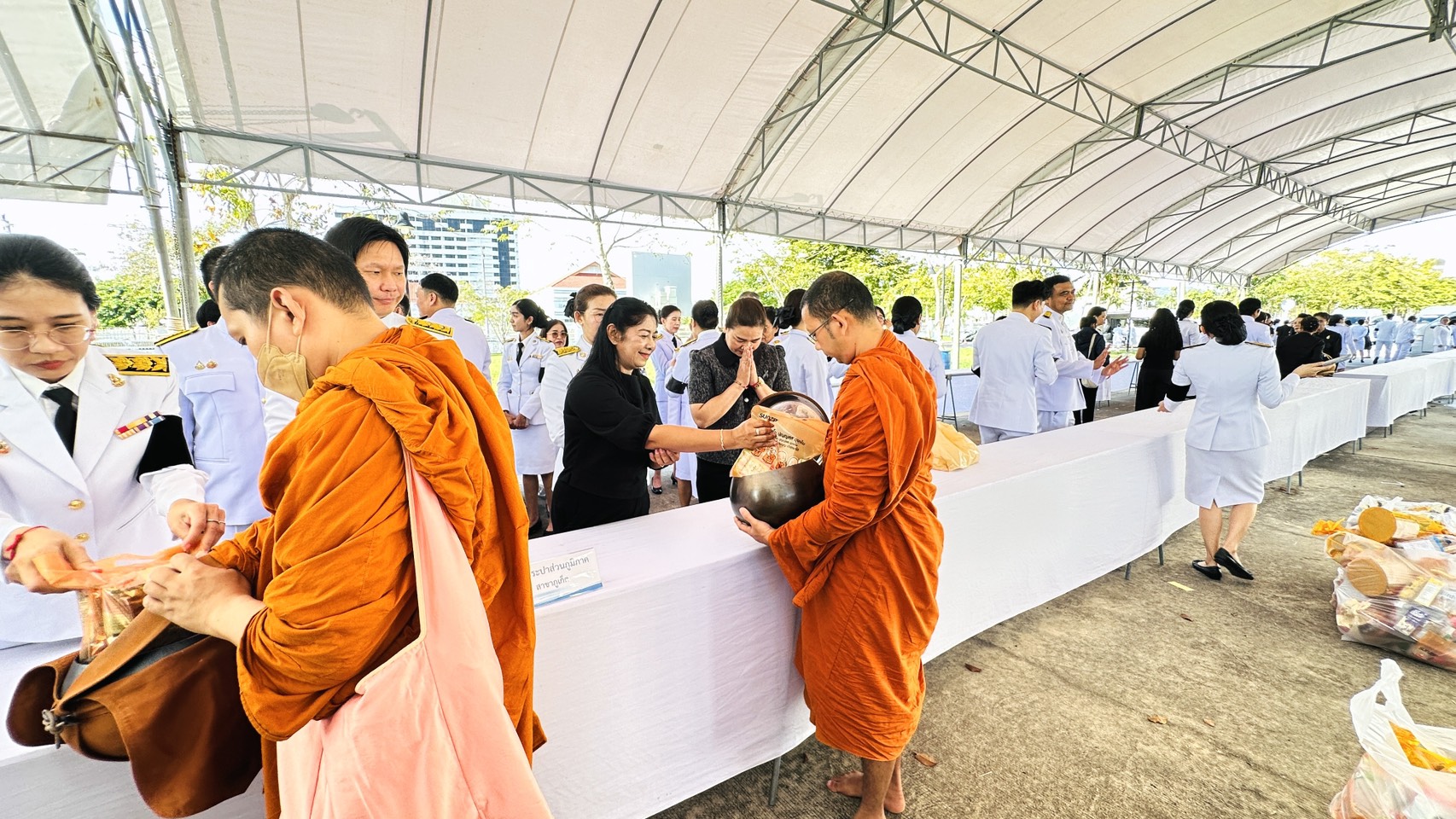 ไฟล์แนบ กปภ.สาขาภูเก็ต เข้าร่วมพิธีสวดพระพุทธมนต์และพิธีบำเพ็ญกุศลอุทิศถวาย พิธีถวายดอกไม้จันทน์ภาคประชาชนตัวแทน พิธีตักบาตรถวายพระราชกุศล เนื่องในวันคล้ายวันสวรรคต สมเด็จพระนางเจ้าสิริกิติ์ พระบรมราชินีนาถ พระบรมราชชนนีพันปีหลวง