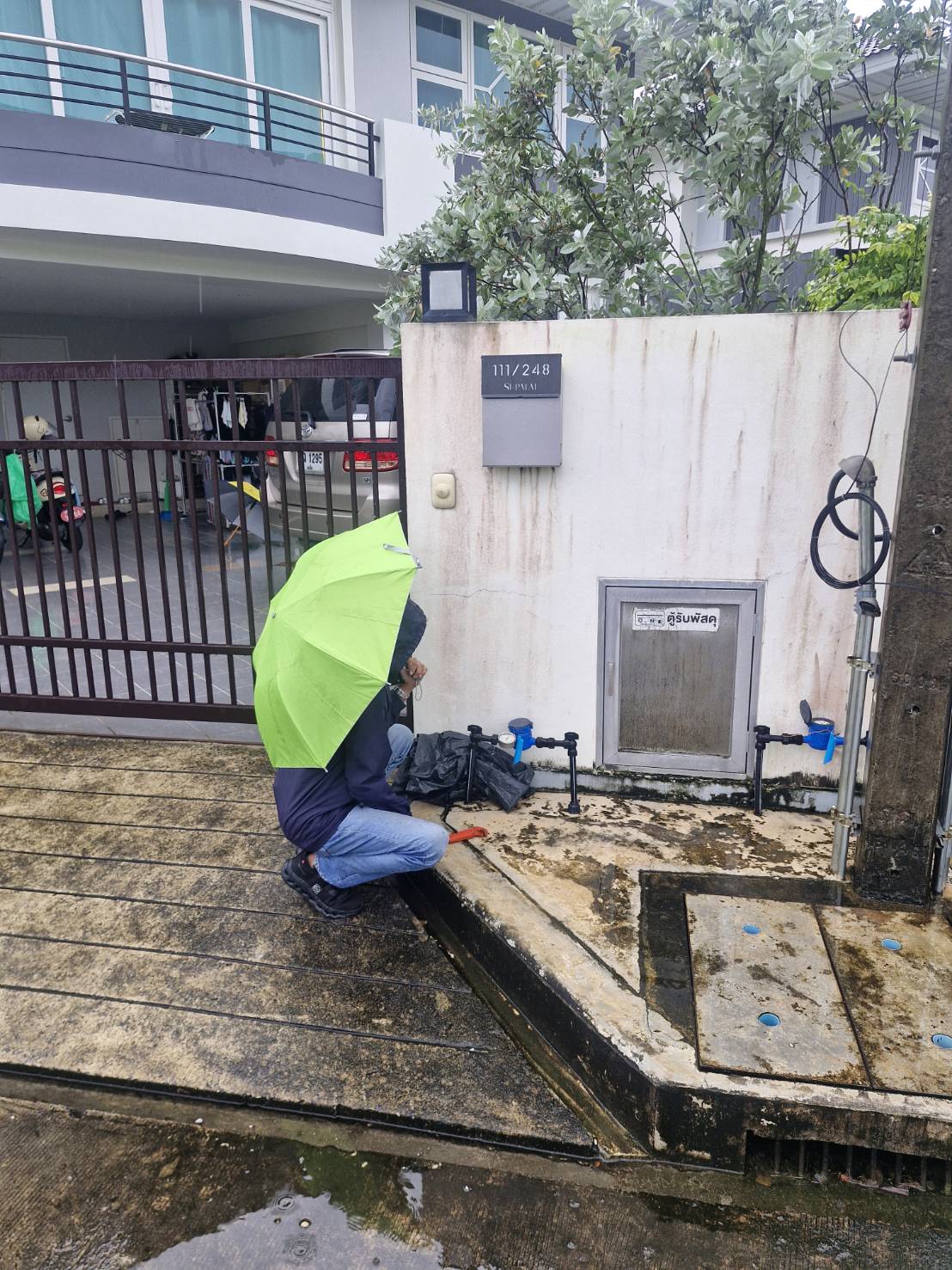 กปภ.สาขาภูเก็ต นำทีมลงพื้นที่ตรวจวัดแรงดันน้ำ บริเวณหมู่บ้านศุภาลัยเกาะแก้ว ตำบลเกาะแก้ว อำเภอเมืองภูเก็ต จังหวัดภูเก็ต
