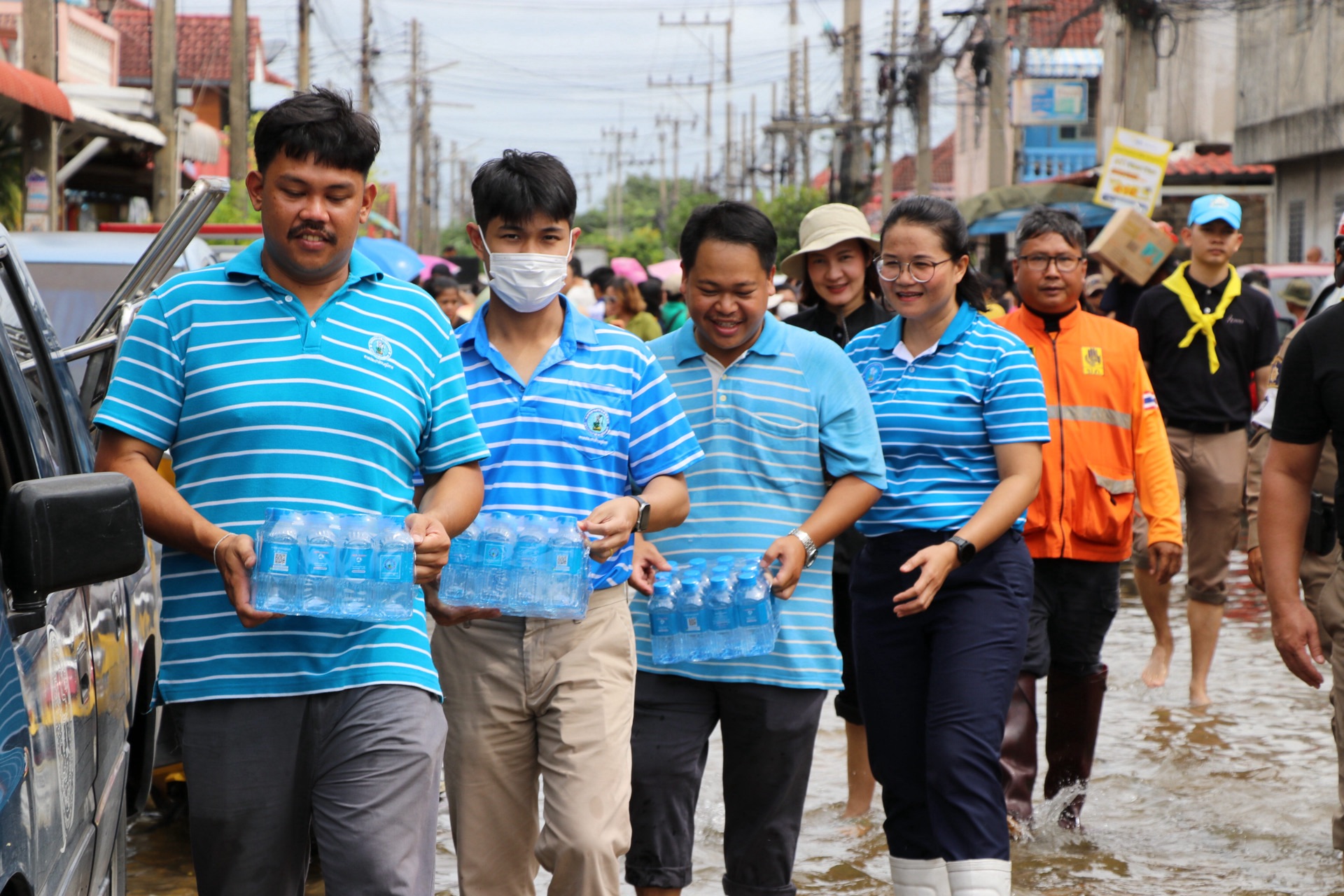 ไฟล์แนบ มท.3 กำชับ กปภ. ช่วยเหลือผู้ประสบภัย ส่งรถ "ทันใส ใสกิ๊ง" และน้ำดื่มบรรจุขวด บรรเทาความเดือดร้อนต่อเนื่อง