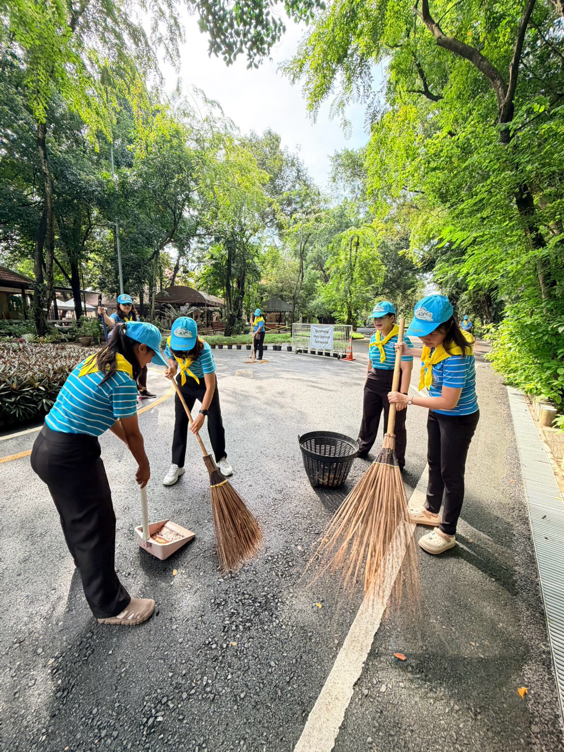 ไฟล์แนบ กปภ.สาขาอ้อมน้อย จัดกิจกรรมจิตอาสาบำเพ็ญสาธารณประโยชน์ และบำเพ็ญสาธารณกุศล