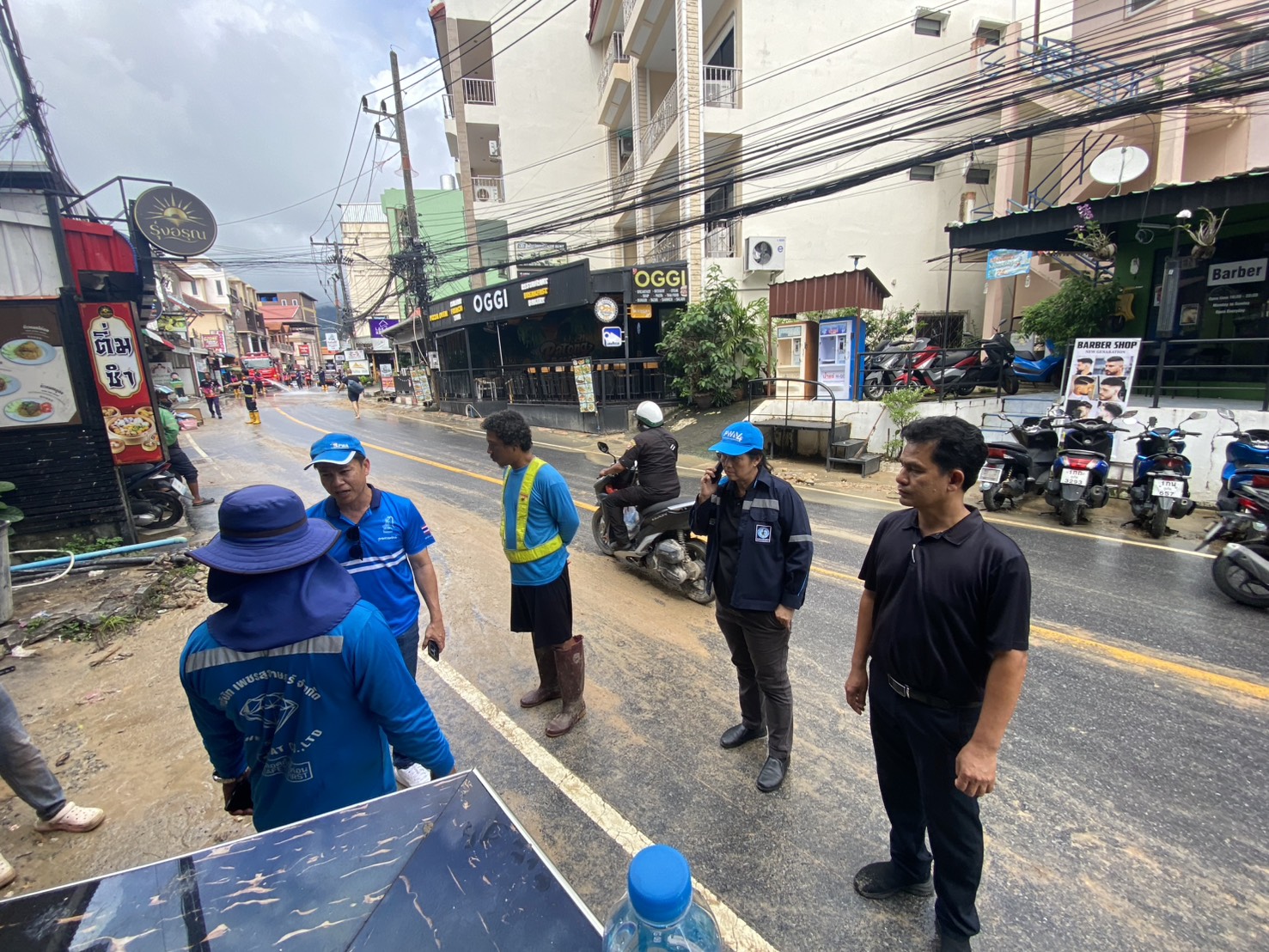 ไฟล์แนบ  กปภ.สาขาภูเก็ต ลงพื้นที่ตรวจสอบความเสียหายระบบจำหน่ายน้ำประปา พื้นที่ป่าตอง–นาใน เร่งซ่อมแซมเพื่อบรรเทาความเดือดร้อนของประชาชน