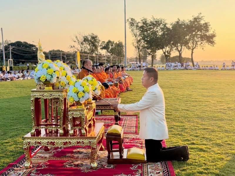 ไฟล์แนบ กปภ.สาขาพิจิตร ร่วมพิธีน้อมรำลึกในพระมหากรุณาธิคุณ เนื่องในวันคล้ายวันสวรรคต รัชกาลที่ 5 และร่วมกิจกรรมตักบาตรรับอรุณ เสริมบุญที่บึงสีไฟ