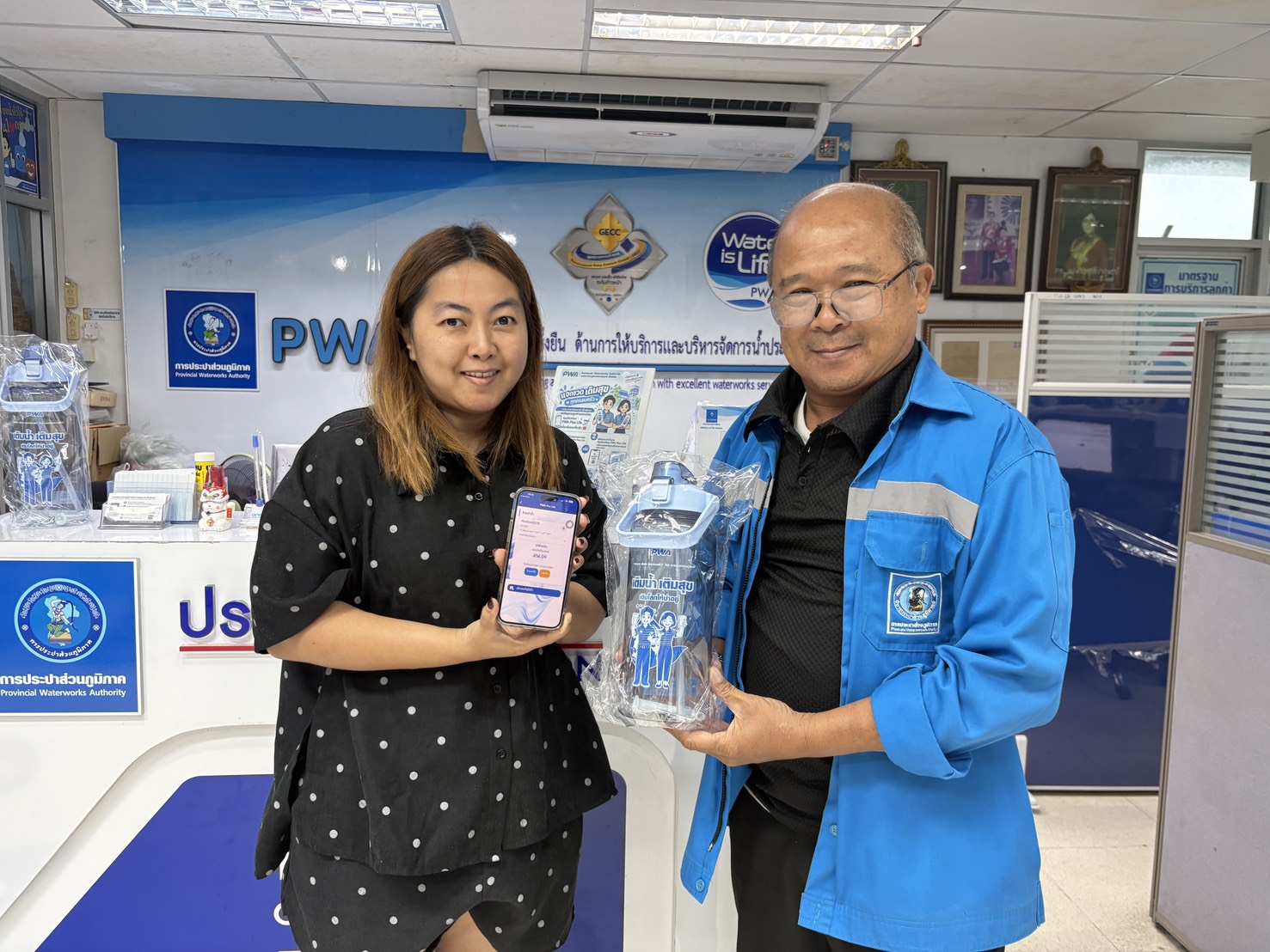 ไฟล์แนบ 💧 ประมวลภาพการดำเนินกิจกรรม “แจกขวด เติมสุข ทุกครอบครัว” 💧การประปาส่วนภูมิภาคสาขาปทุมธานี (ชั้นพิเศษ) 