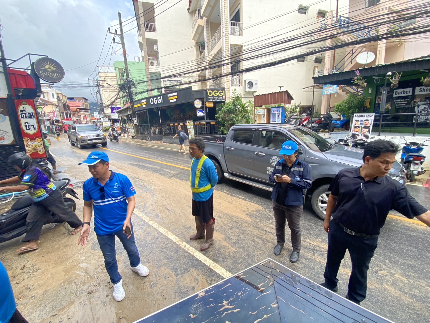 ไฟล์แนบ  กปภ.สาขาภูเก็ต ลงพื้นที่ตรวจสอบความเสียหายระบบจำหน่ายน้ำประปา พื้นที่ป่าตอง–นาใน เร่งซ่อมแซมเพื่อบรรเทาความเดือดร้อนของประชาชน
