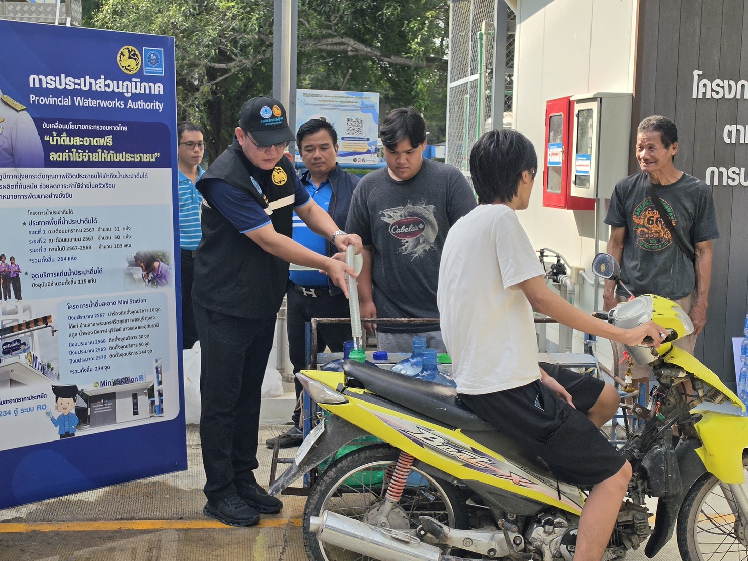 ไฟล์แนบ กปภ.สาขาบ้านฉาง เปิด "Mini Station" จุดบริการน้ำดื่มสะอาดช่วยเหลือผู้ประสบภัยน้ำท่วม จ.ระยอง (บริการ 24 ชม.)