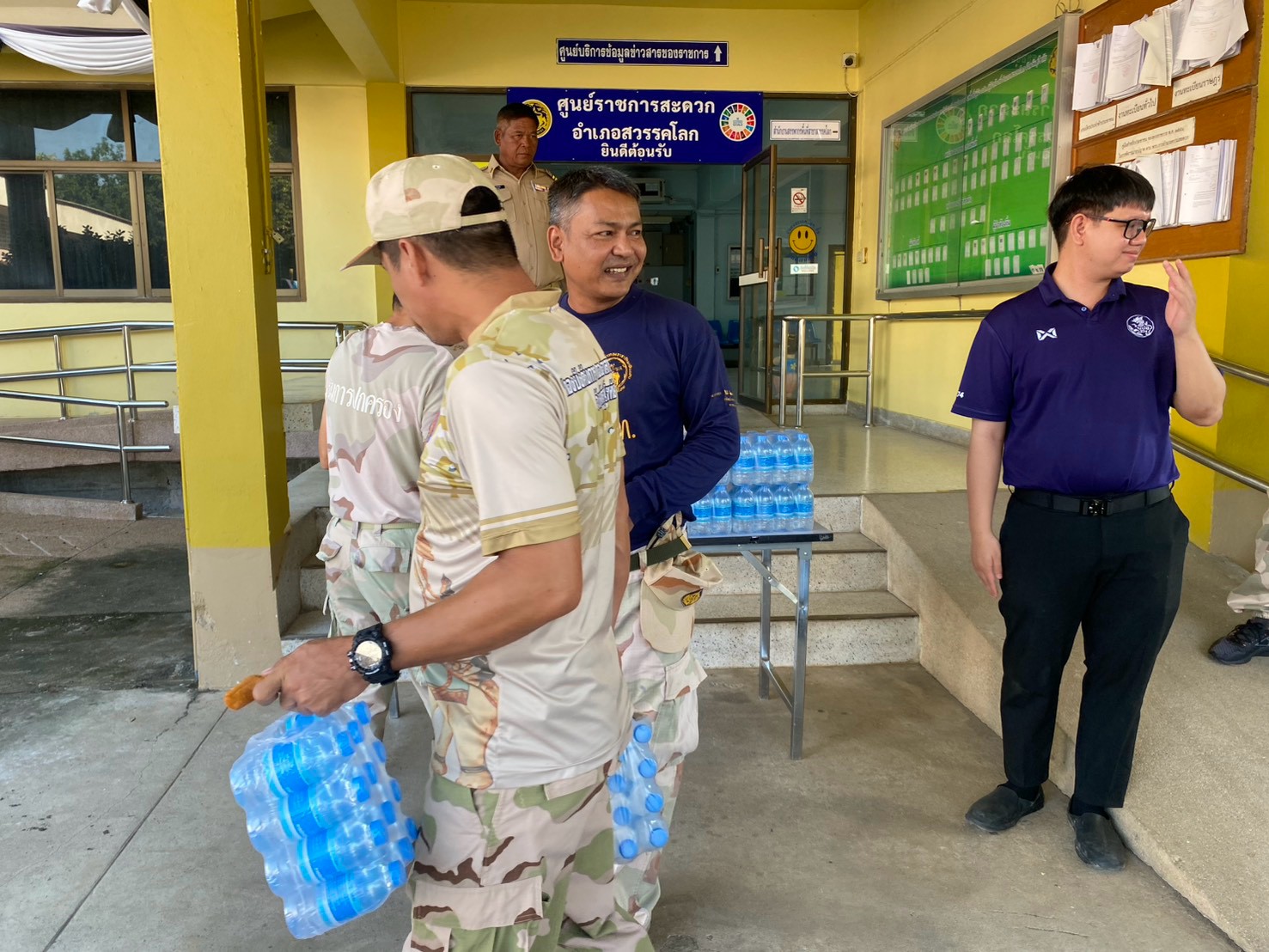 ไฟล์แนบ กปภ.สาขาสวรรคโลก สนับสนุนน้ำดื่มบรรจุขวดแก่ศูนย์บริการโลหิตแห่งชาติ สภากาชาดไทย