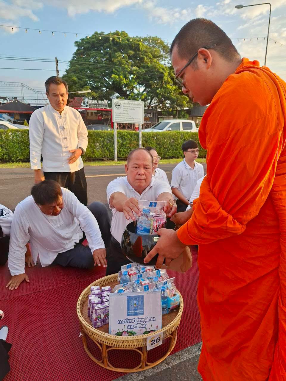 ไฟล์แนบ การประปาส่วนภูมิภาคสาขาพิจิตร ร่วมกิจกรรม “ปูเสื่อ นั่งสาด ตักบาตรรับอรุณ เสริมบุญที่บึงสีไฟ” ประจำเดือนกันยายน 2569