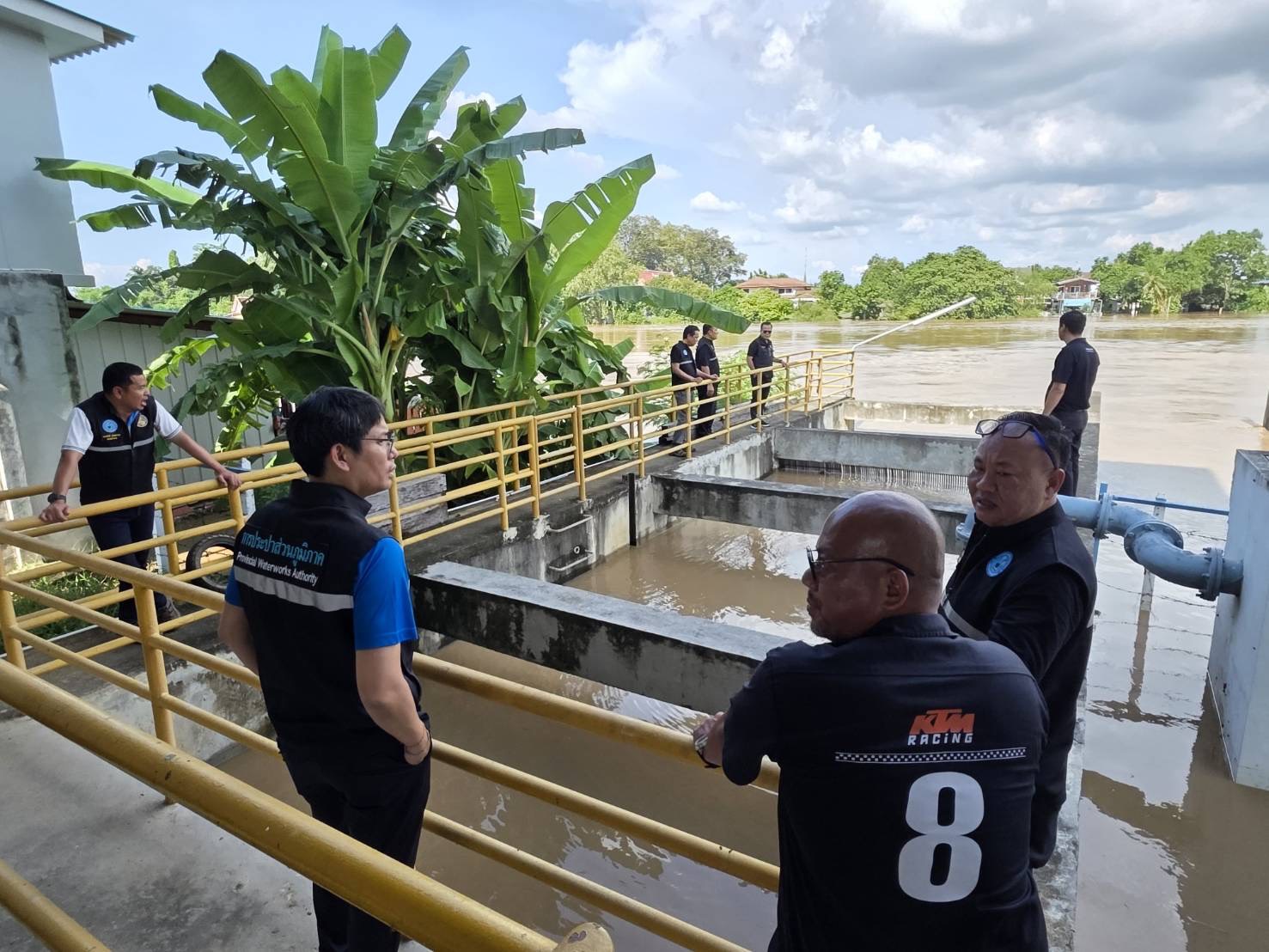 ไฟล์แนบ ผู้ว่าการ กปภ. ลงพื้นที่ติดตามสถานการณ์ระดับน้ำแม่น้ำแม่กลอง เตรียมพร้อมรับมือสถานการณ์อุทกภัย สถานีสูบน้ำดิบท่าแจ่ กปภ.สาขาราชบุรี