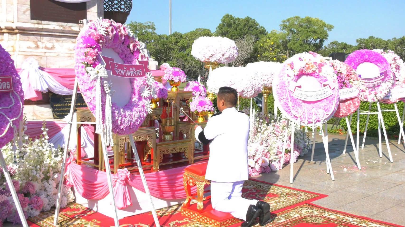 ไฟล์แนบ กปภ.สาขาพิจิตร ร่วมพิธีน้อมรำลึกในพระมหากรุณาธิคุณ เนื่องในวันคล้ายวันสวรรคต รัชกาลที่ 5 และร่วมกิจกรรมตักบาตรรับอรุณ เสริมบุญที่บึงสีไฟ