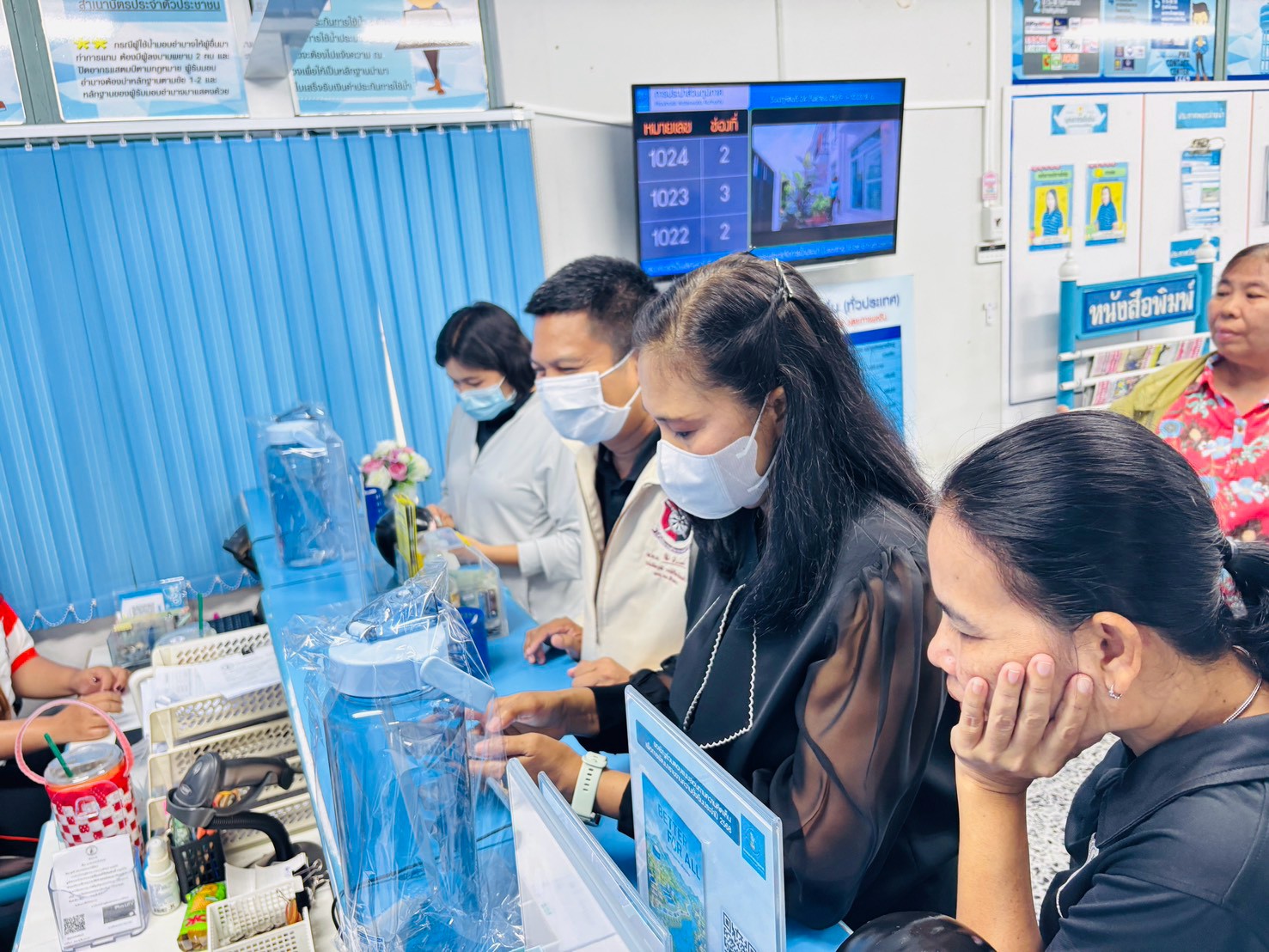 ไฟล์แนบ การประปาส่วนภูมิภาคสาขาประจวบคีรีขันธ์ ดำเนินโครงการ “แจกขวด เติมสุข ทุกครอบครัว” มอบขวดบรรจุน้ำดื่มที่สามารถนำกลับมาใช้ซ้ำได้ฟรี