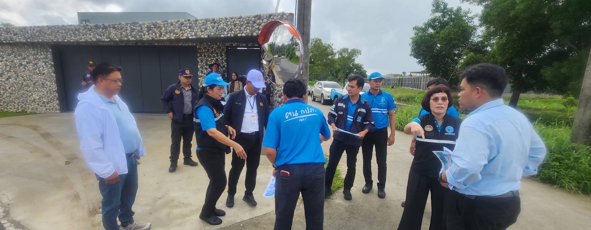 ไฟล์แนบ กปภ.สาขาภูเก็ต จับมือจังหวัดลงพื้นที่เชิงรุก เตรียมติดตั้งเครื่องผลิตน้ำประปาเคลื่อนที่ เพิ่มน้ำต้นทุนบริการประชาชน