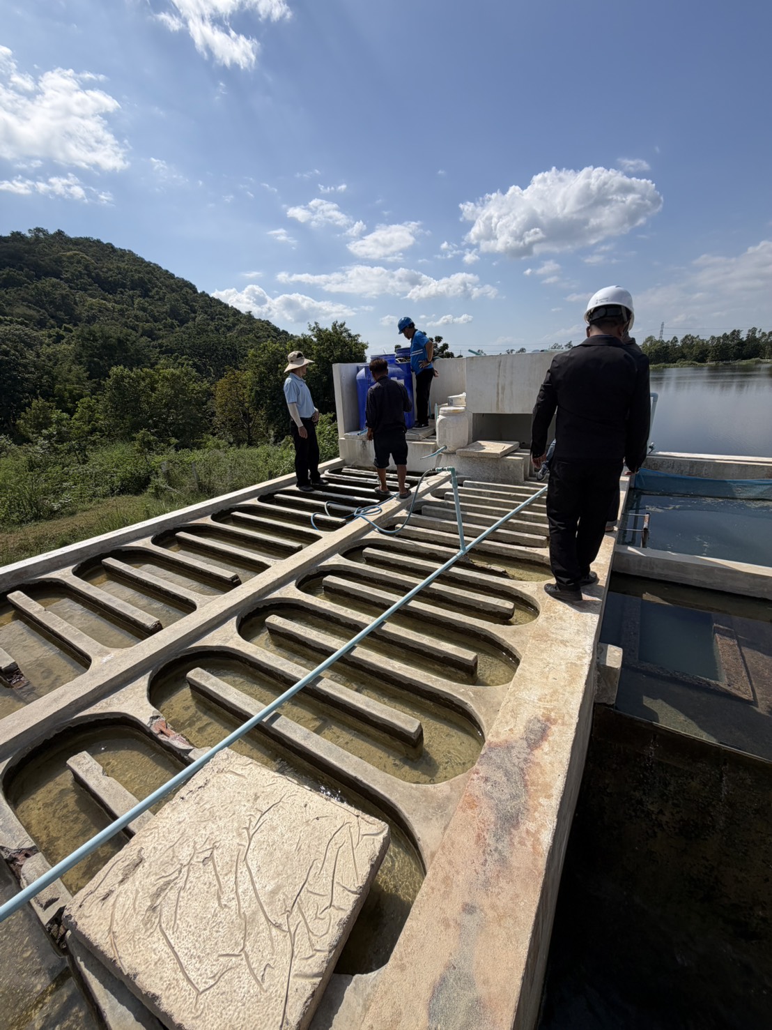 ไฟล์แนบ กปภ.สาขาท่าตะโก ลงพื้นที่ให้ความรู้ด้านระบบผลิตน้ำประปาแก่ อบต.พนมรอก มุ่งยกระดับคุณภาพน้ำ และสร้างความมั่นใจ