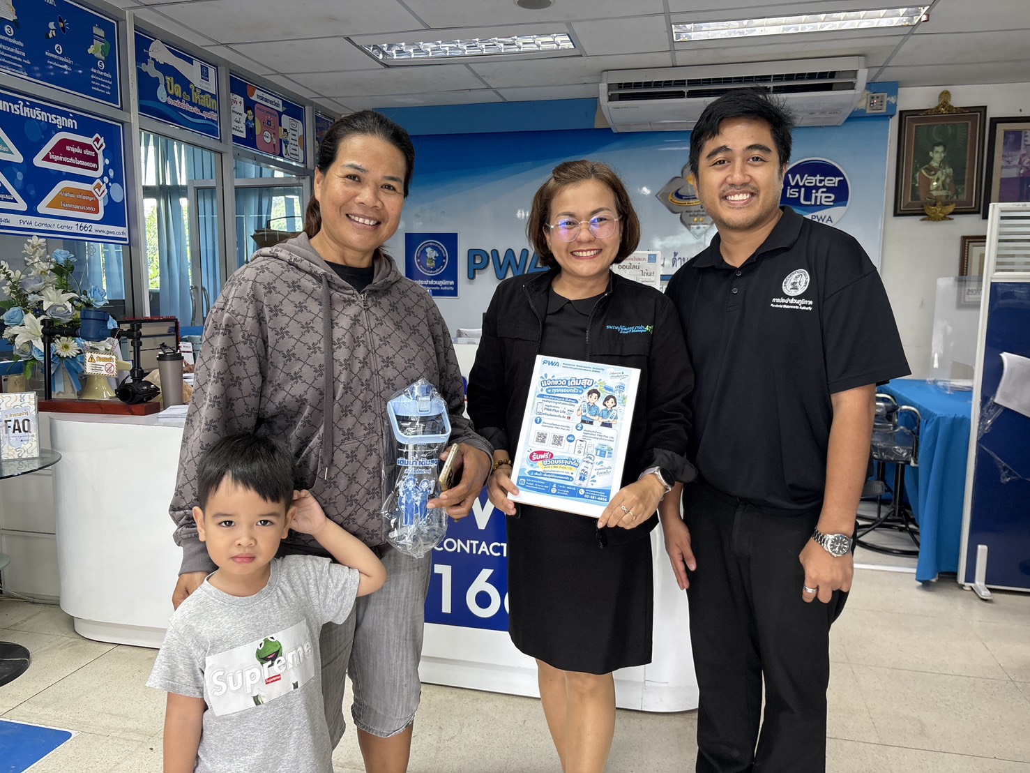 💧 ประมวลภาพการดำเนินกิจกรรม “แจกขวด เติมสุข ทุกครอบครัว” 💧การประปาส่วนภูมิภาคสาขาปทุมธานี (ชั้นพิเศษ)