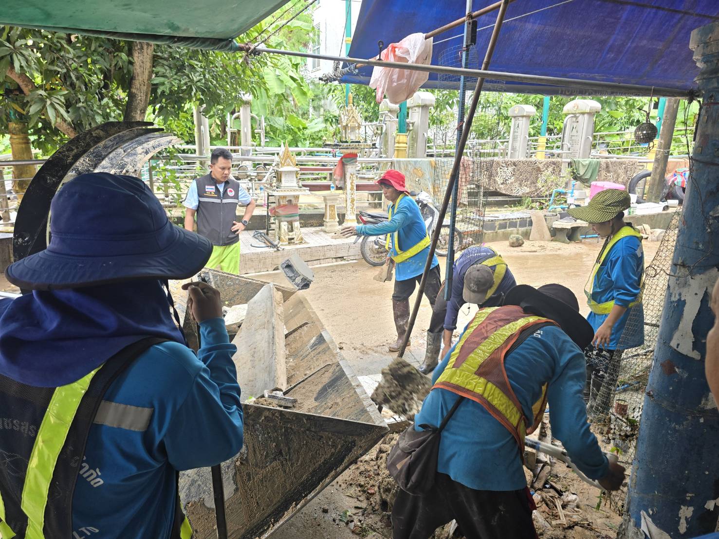 ไฟล์แนบ กปภ.สาขาภูเก็ต จับมือ เทศบาลเมืองป่าตอง และภาคเอกชน ลุยฟื้นฟูซอยนาใน หลังวิกฤตน้ำป่าหลาก-ดินสไลด์ เร่งคืนความสุขให้ประชาชน