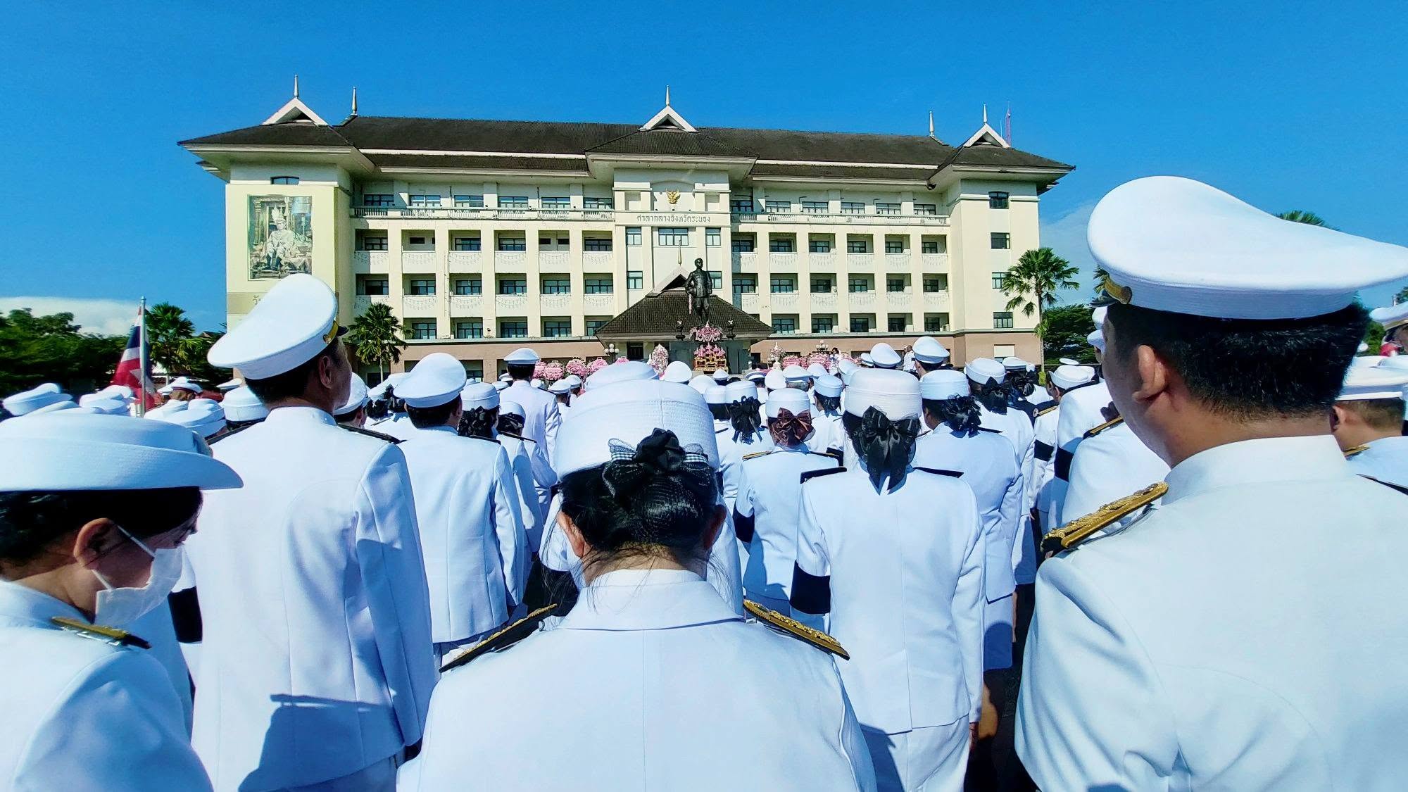 ไฟล์แนบ กปภ.สาขาระนอง ร่วมพิธีวางพวงมาลา เนื่องในวันคล้ายวันสวรรคต พระบาทสมเด็จพระจุลจอมเกล้าเจ้าอยู่หัว