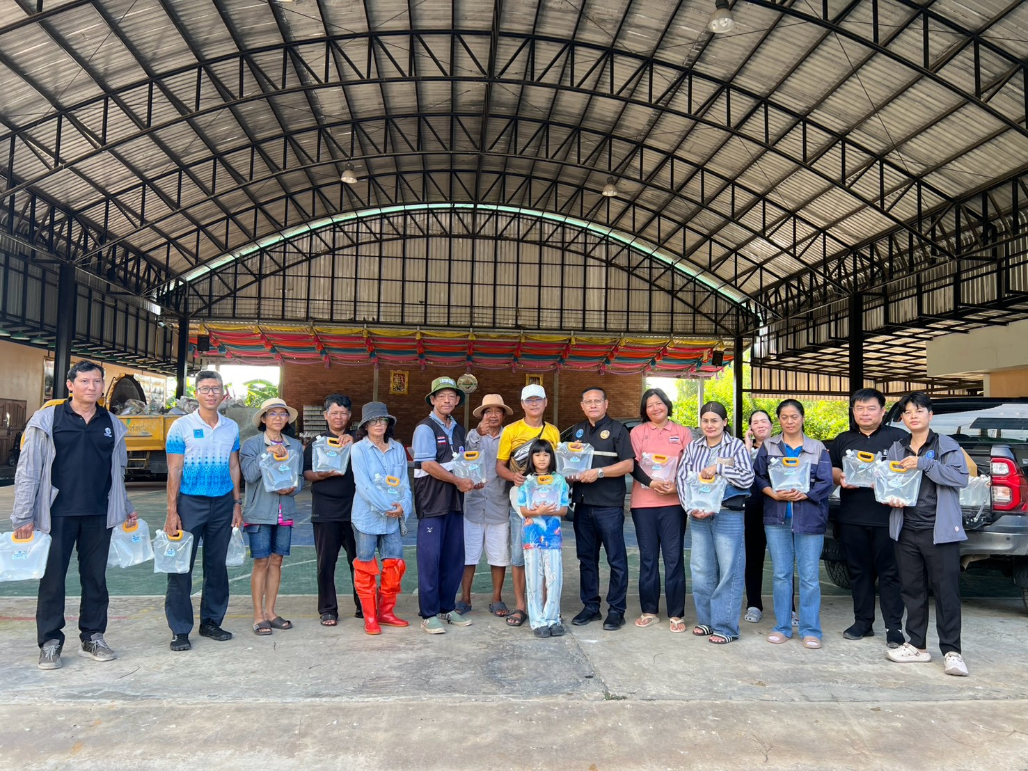 ไฟล์แนบ กปภ.ข.10 ร่วมกับ กปภ.สาขาอุทัยธานี ดำเนินกิจกรรม กปภ.ห่วงใย ใส่ใจทุกครัวเรือน ช่วยเหลือประชาชนในพื้นที่อุทกภัย