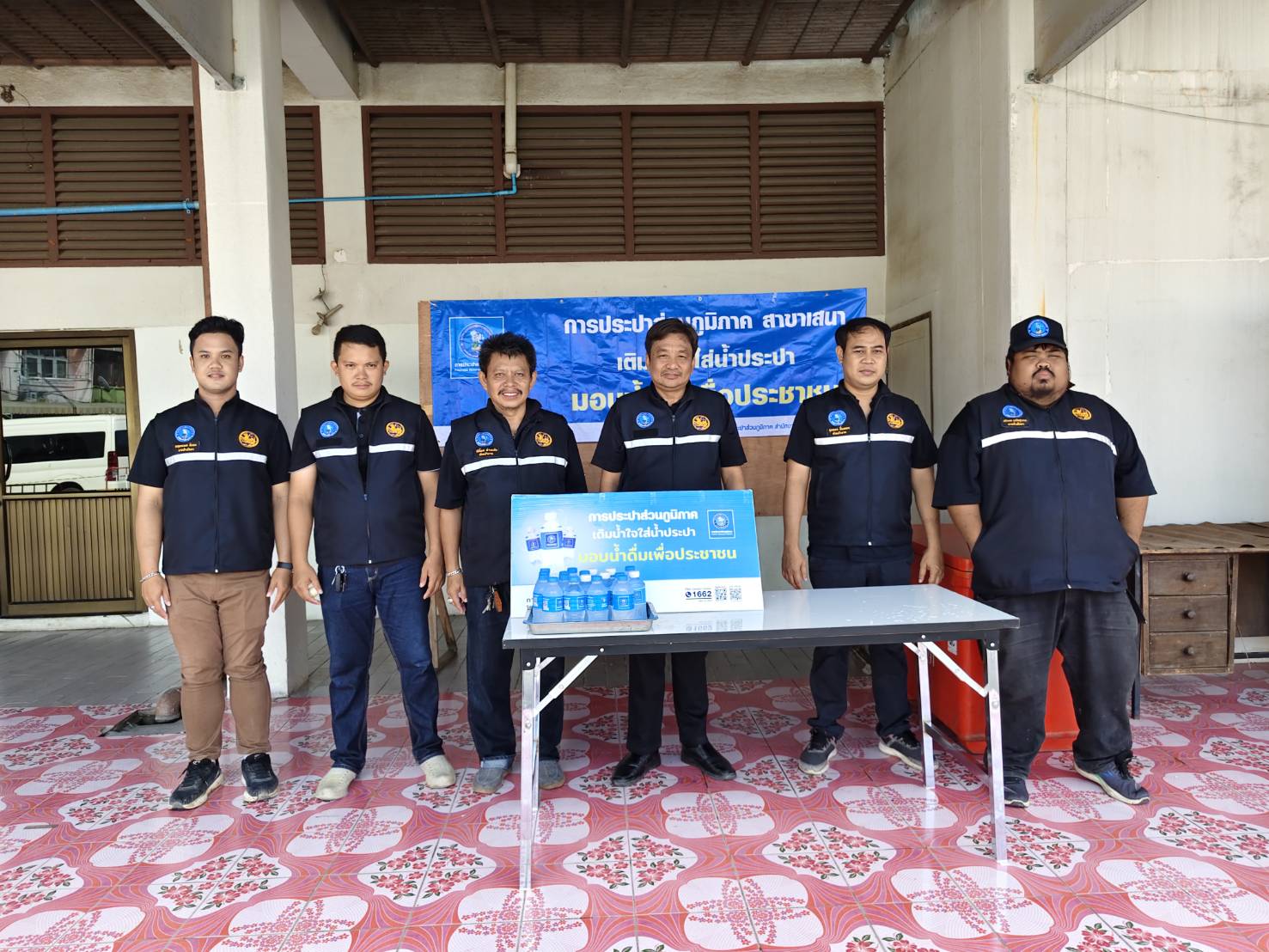 ไฟล์แนบ กปภ.สาขาเสนา ร่วมกับเหล่ากาชาดและอำเภอเสนา มอบชุดธารน้ำใจพร้อมน้ำดื่มบรรจุขวดตราสัญลักษณ์ กปภ. ช่วยเหลือผู้ประสบภัย
