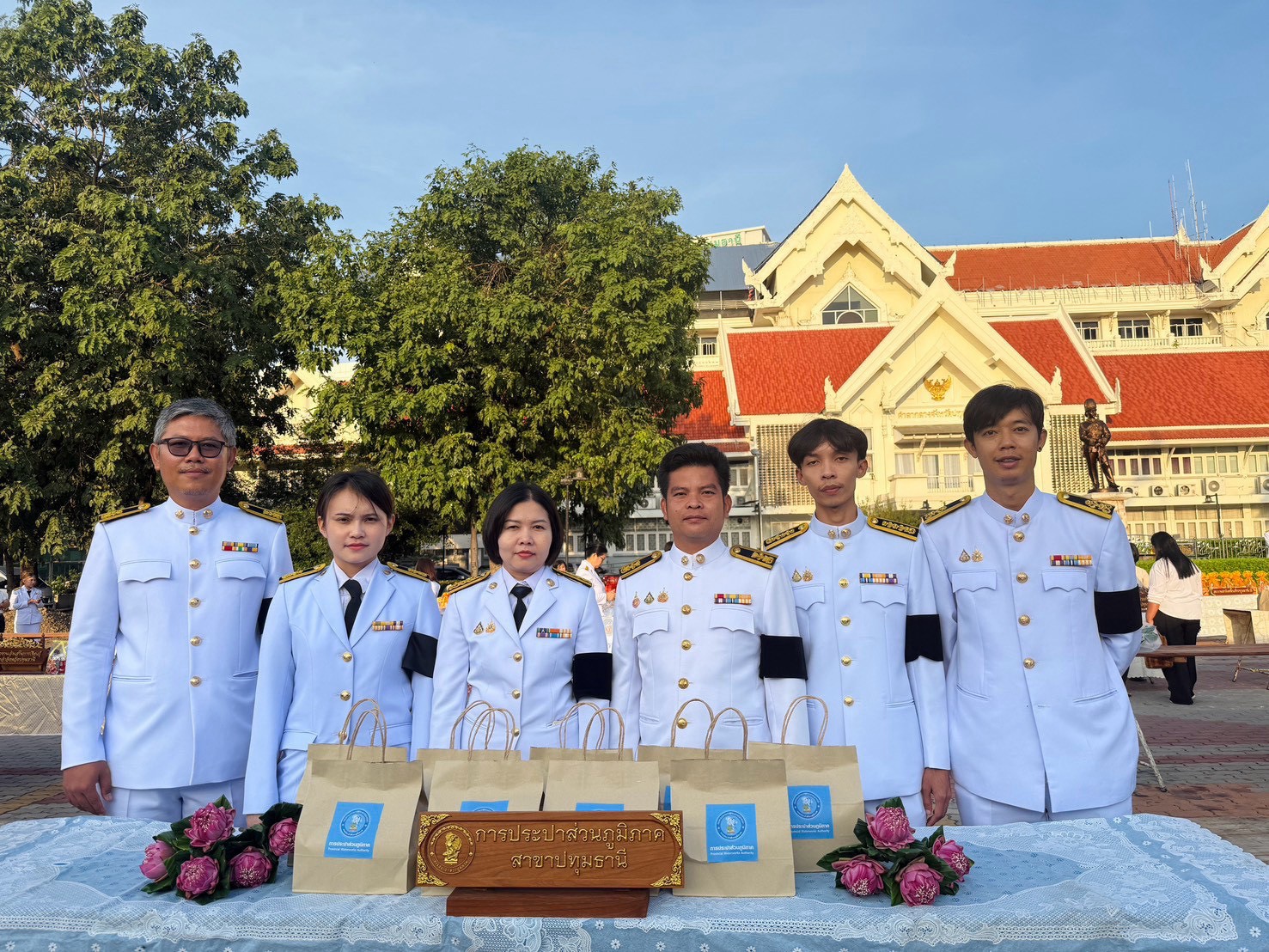 ไฟล์แนบ 📢 กปภ.สาขาปทุมธานี (พ) เข้าร่วมงานพิธี เนื่องใน "วันนวมินมหาราช" น้อมรำลึกถึงพระมหากรุณาธิคุณ พระบาทสมเด็จพระบรมชนกาธิเบศร มหาภูมิพลอดุลยเดชมหาราช บรมนาถบพิตร 🤍