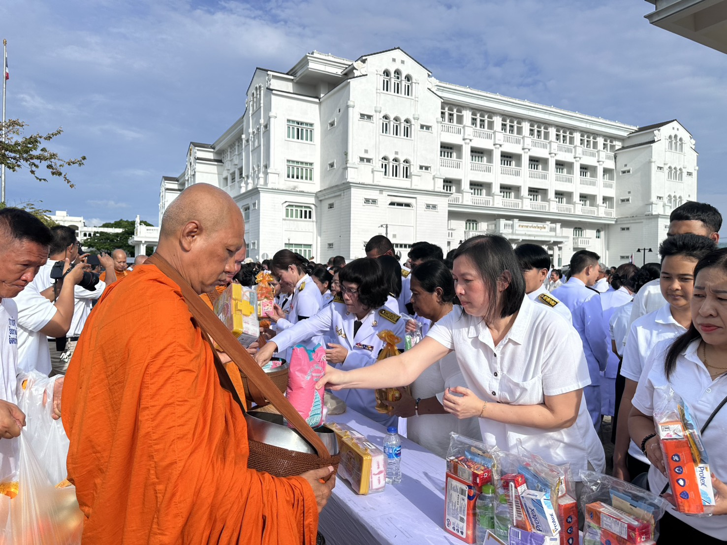 ไฟล์แนบ กปภ.สาขาภูเก็ต ร่วมพิธีน้อมรำลึกในพระมหากรุณาธิคุณ เนื่องในวันนวมินทรมหาราช ประจำปี 2569