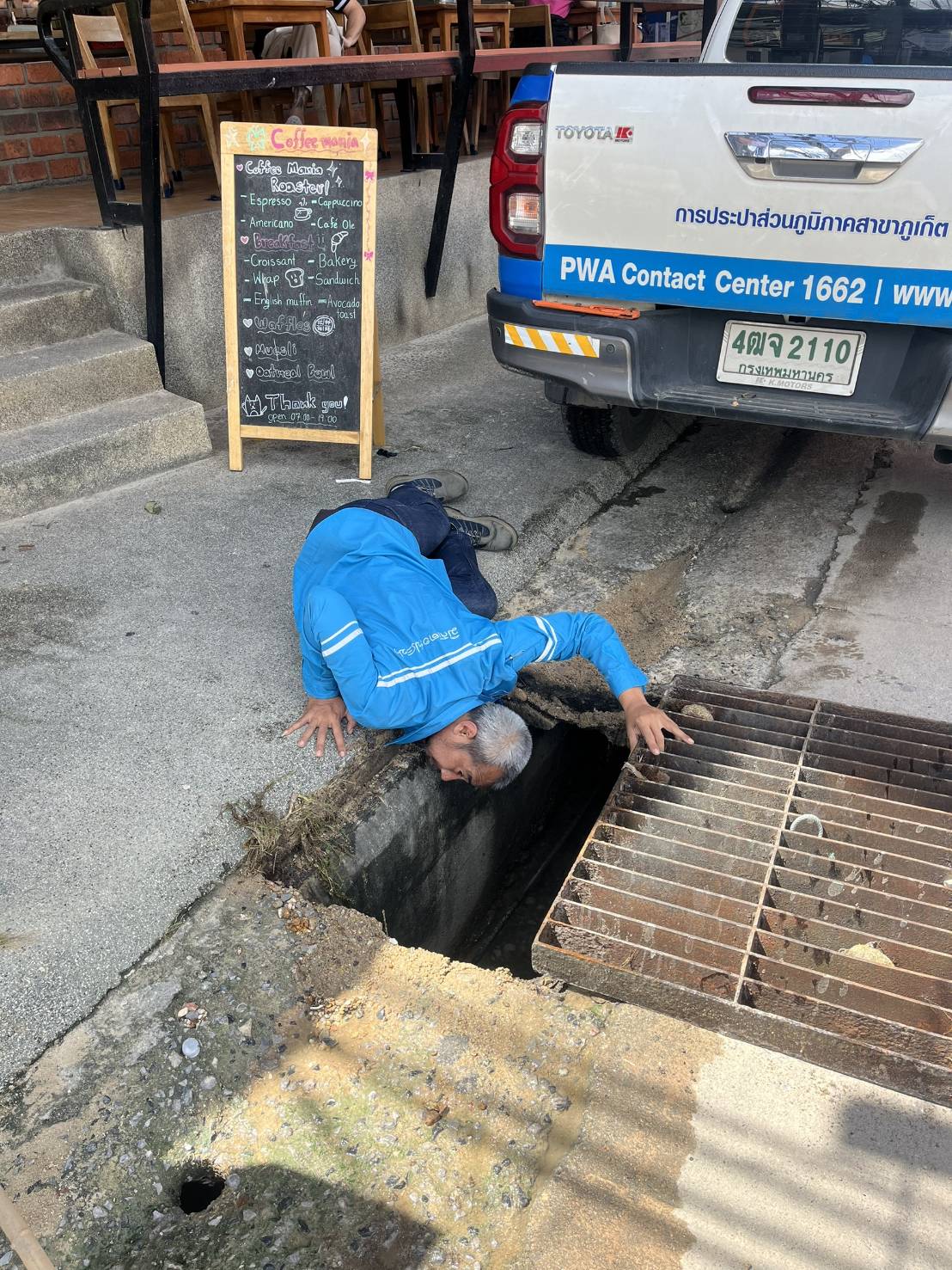 ไฟล์แนบ กปภ.สาขาภูเก็ต ลงพื้นที่สำรวจหาท่อแตกท่อรั่วเชิงรุก (ALC) บริเวณถนนนาใน ตำบลป่าตอง อำเภอกะทู้ จังหวัดภูเก็ต