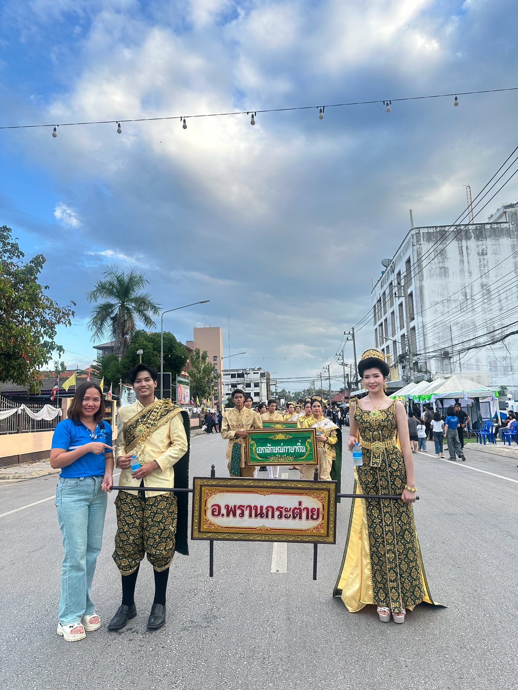 ไฟล์แนบ กปภ.สาขากำแพงเพชร ร่วมสนับสนุนน้ำดื่ม 500 ขวด ในงานประเพณี "สารทไทย-กล้วยไข่ และของดีเมืองกำแพง" ประจำปี 2569