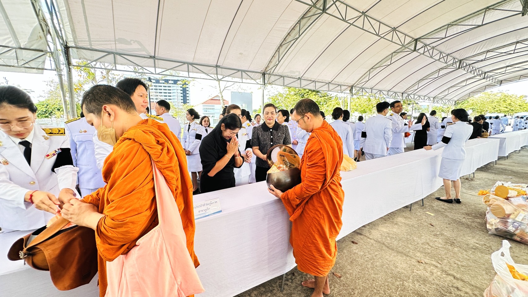 ไฟล์แนบ กปภ.สาขาภูเก็ต เข้าร่วมพิธีสวดพระพุทธมนต์และพิธีบำเพ็ญกุศลอุทิศถวาย พิธีถวายดอกไม้จันทน์ภาคประชาชนตัวแทน พิธีตักบาตรถวายพระราชกุศล เนื่องในวันคล้ายวันสวรรคต สมเด็จพระนางเจ้าสิริกิติ์ พระบรมราชินีนาถ พระบรมราชชนนีพันปีหลวง