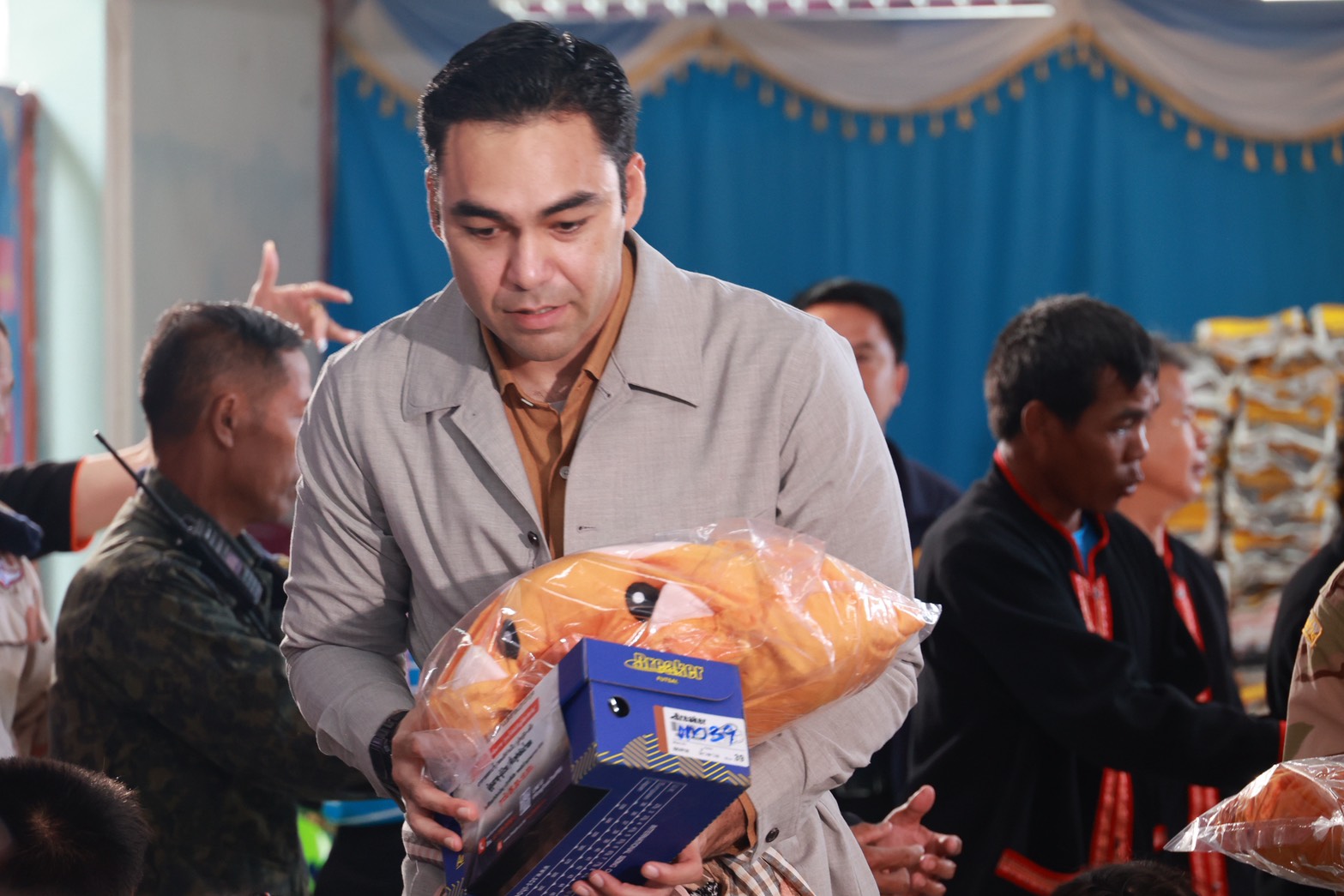 ไฟล์แนบ มท.3 กำชับ กปภ. ช่วยเหลือผู้ประสบภัย ส่งรถ "ทันใส ใสกิ๊ง" และน้ำดื่มบรรจุขวด บรรเทาความเดือดร้อนต่อเนื่อง