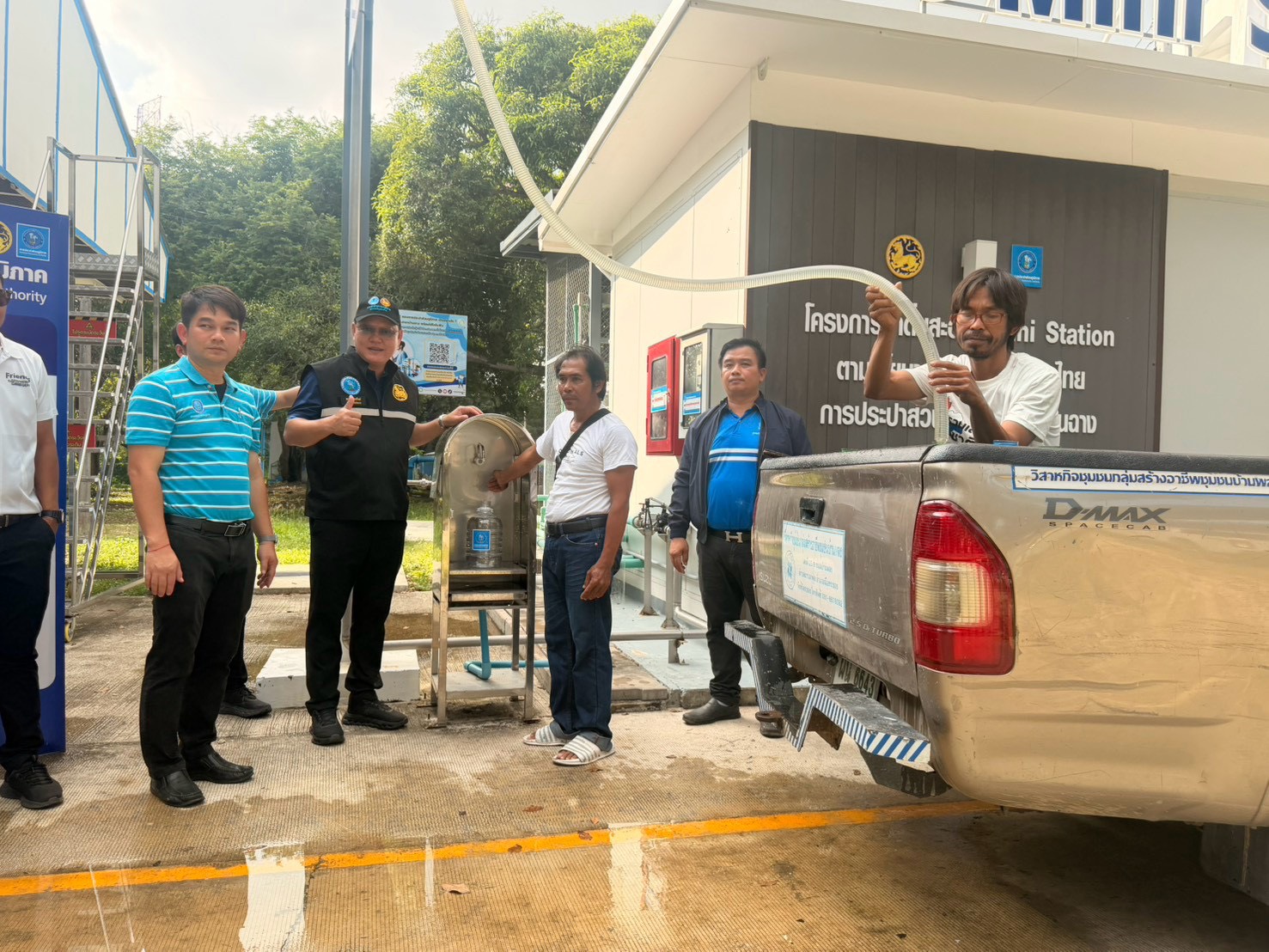 ไฟล์แนบ กปภ.สาขาบ้านฉาง เปิด "Mini Station" จุดบริการน้ำดื่มสะอาดช่วยเหลือผู้ประสบภัยน้ำท่วม จ.ระยอง (บริการ 24 ชม.)