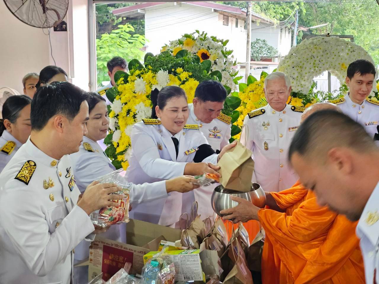 ไฟล์แนบ การประปาส่วนภูมิภาคสาขาปราณบุรี ร่วมพิธีวางพวงมาลา เนื่องในวันคล้ายวันสวรรคต 13 ตุลาคม ของพระบาทสมเด็จพระบรมชนกาธิเบศ มหาภูมิพลอดุลเดชมหาราช บรมนาถบพิตร