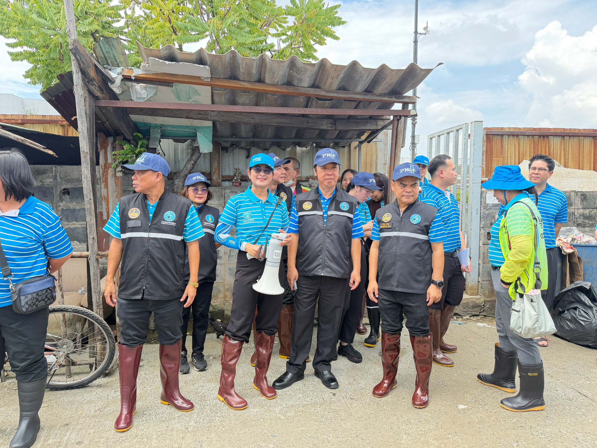 ไฟล์แนบ กปภ.สาขาปทุมธานี (พ) ร่วม Kick off  กิจกรรม “กปภ.ห่วงใย ใส่ใจทุกครัวเรือน”  เดินหน้าฟื้นฟูและช่วยเหลือประชาชนที่ได้รับผลกระทบจากสาธารณภัย