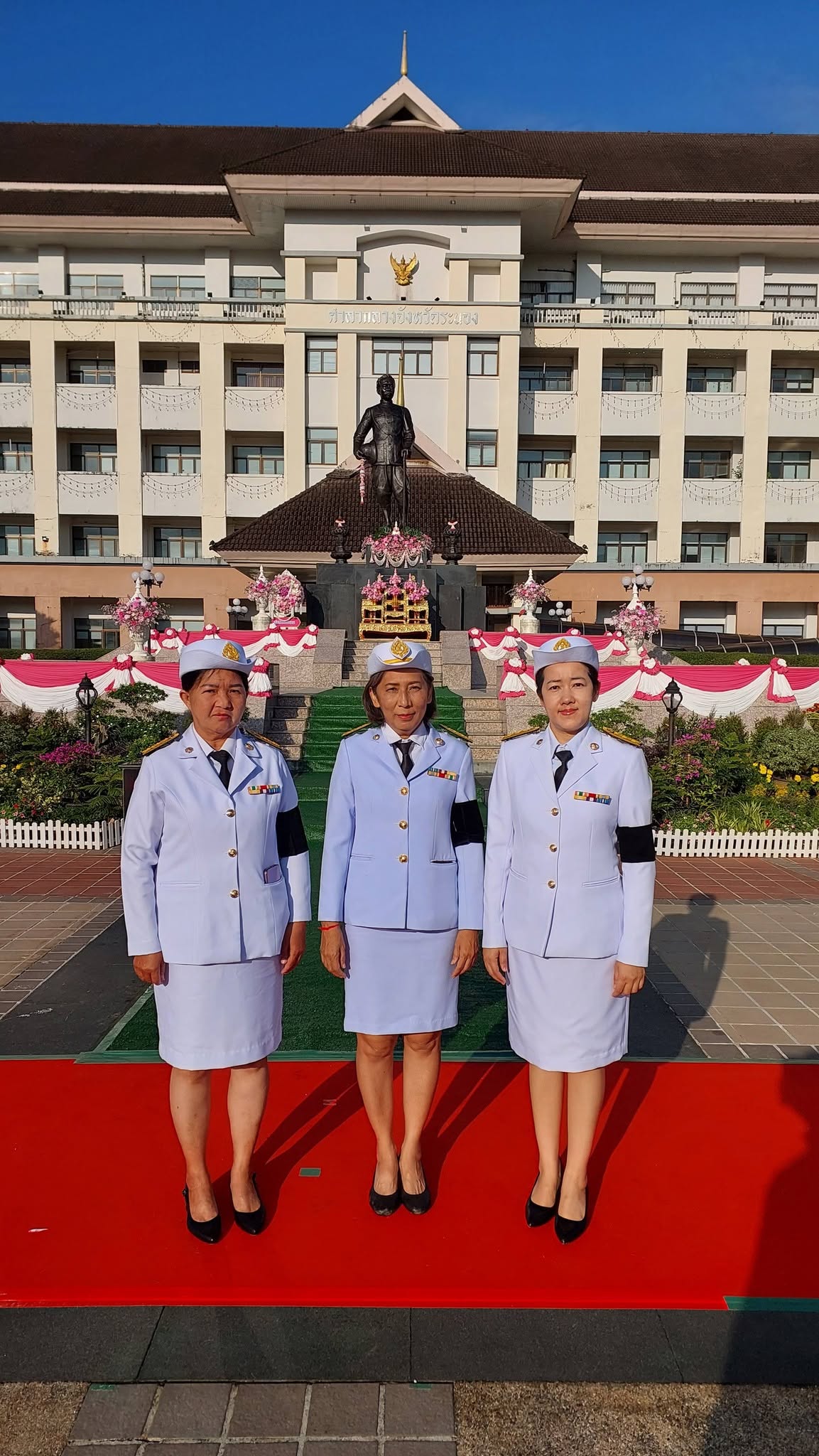 ไฟล์แนบ กปภ.สาขาระนอง ร่วมพิธีวางพวงมาลา เนื่องในวันคล้ายวันสวรรคต พระบาทสมเด็จพระจุลจอมเกล้าเจ้าอยู่หัว