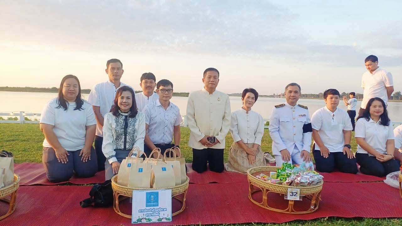 ไฟล์แนบ กปภ.สาขาพิจิตร ร่วมพิธีน้อมรำลึกในพระมหากรุณาธิคุณ เนื่องในวันคล้ายวันสวรรคต รัชกาลที่ 5 และร่วมกิจกรรมตักบาตรรับอรุณ เสริมบุญที่บึงสีไฟ