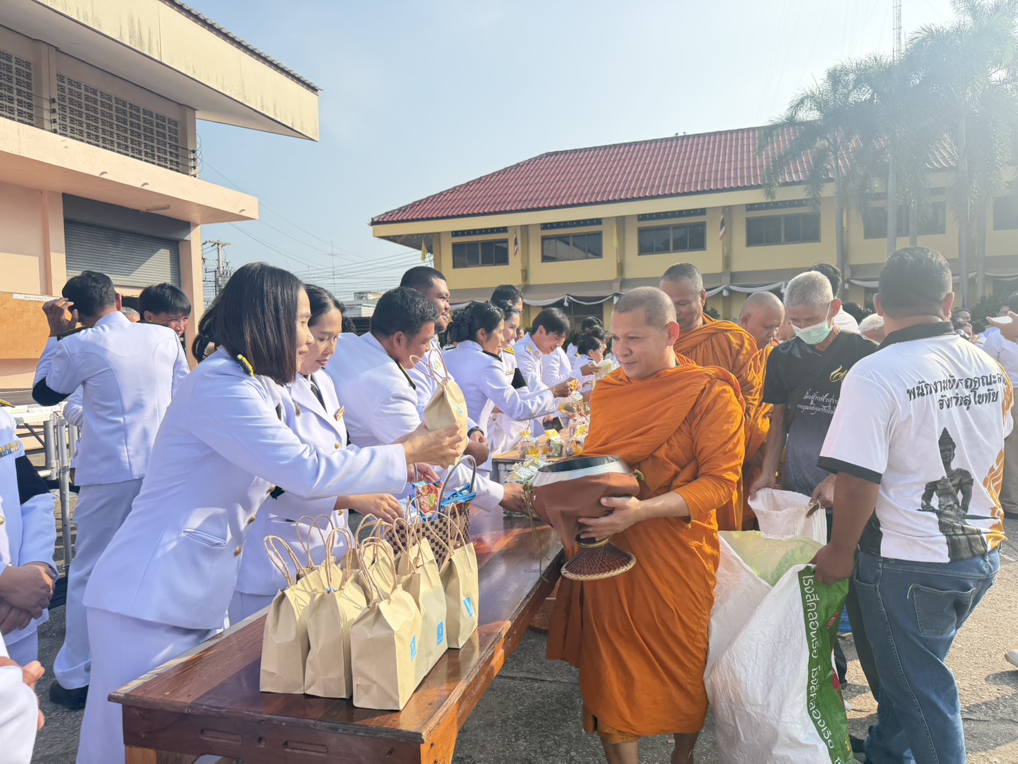 ไฟล์แนบ กปภ.สาขาสวรรคโลก ร่วมพิธีบำเพ็ญกุศลและวางพวงมาลา เนื่องในวันคล้ายวันสวรรคต พระบาทสมเด็จพระบรมชนกาธิเบศร มหาภูมิพลอดุลยเดชมหาราช บรมนาถบพิตร 13 ตุลาคม 2569