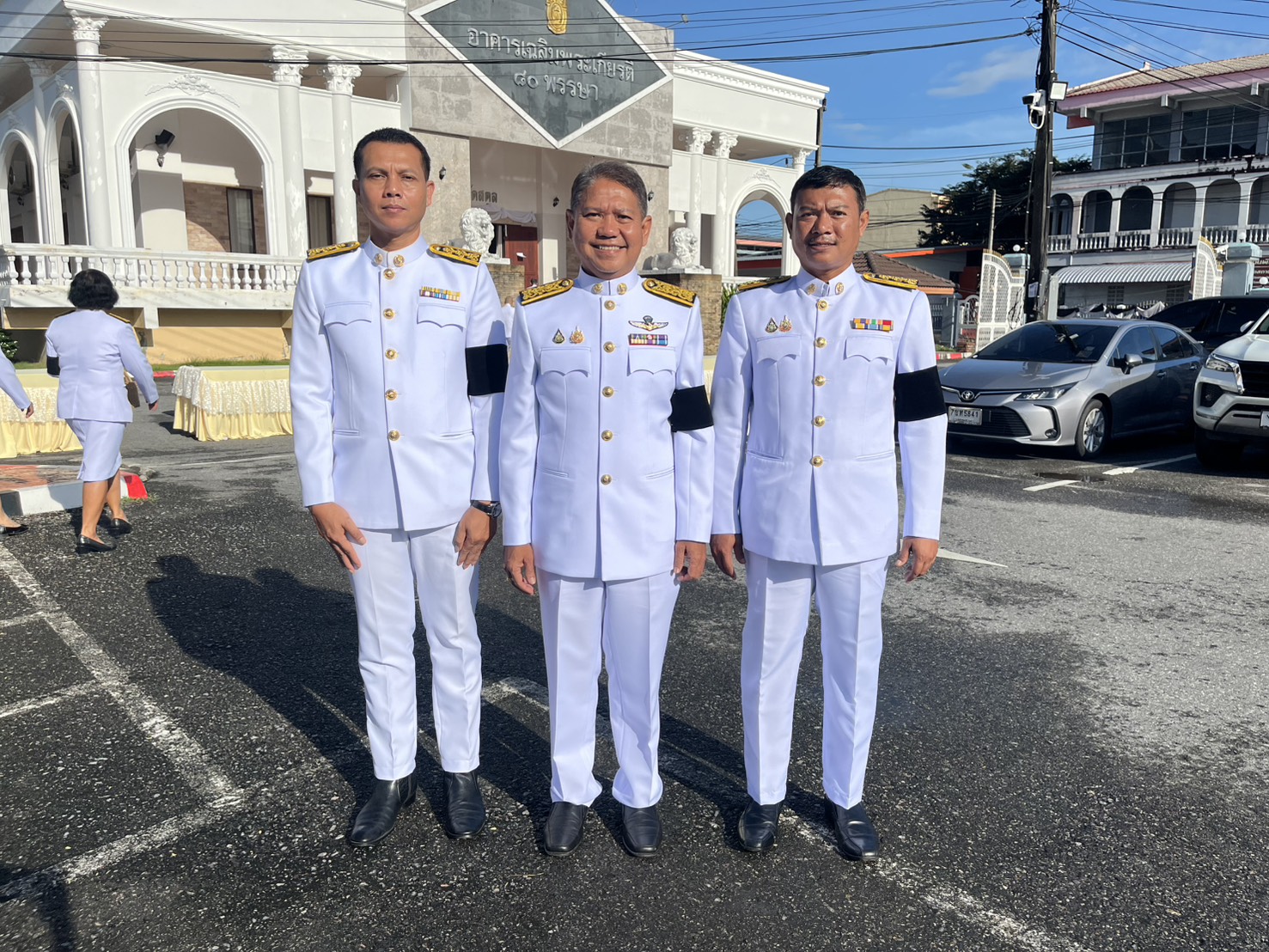 ไฟล์แนบ กปภ.สาขาสตูล เข้าร่วมพิธีบำเพ็ญกุศลอุทิศถวายและพิธีถวายดอกไม้จันทร์ภาคประชาชนตัวแทน งานพระราชพิธีถวายพระเพลิงพระบรมศพ สมเด็จพระนางเจ้าสิริกิติ์ พระบรมราชินีนาถ พระบรมราชชนนีพันปีหลวง