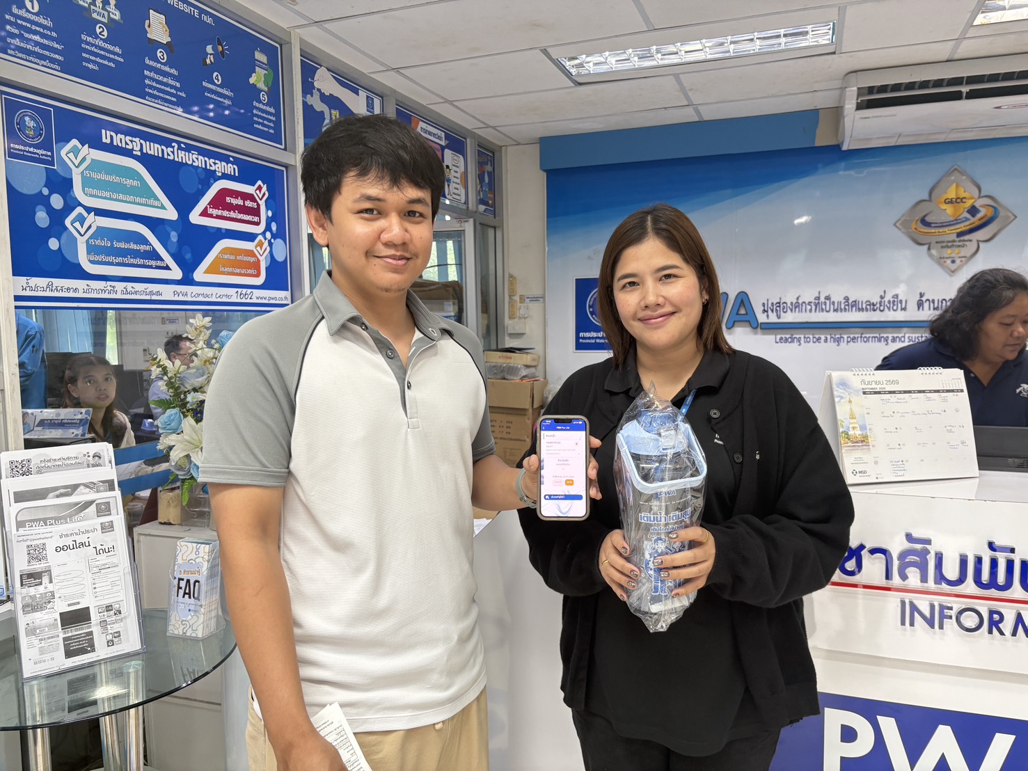 ไฟล์แนบ 💧 ประมวลภาพการดำเนินกิจกรรม “แจกขวด เติมสุข ทุกครอบครัว” 💧การประปาส่วนภูมิภาคสาขาปทุมธานี (ชั้นพิเศษ) 