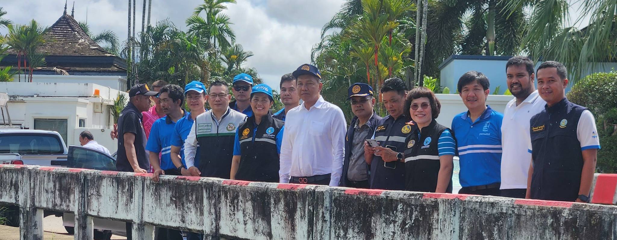 ไฟล์แนบ กปภ.สาขาภูเก็ต จับมือจังหวัดลงพื้นที่เชิงรุก เตรียมติดตั้งเครื่องผลิตน้ำประปาเคลื่อนที่ เพิ่มน้ำต้นทุนบริการประชาชน