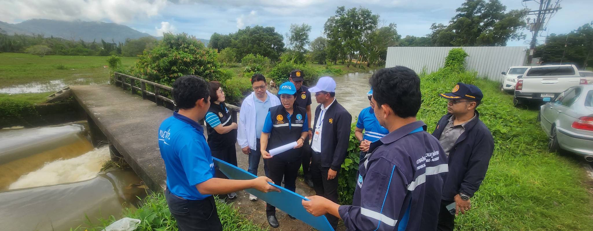 ไฟล์แนบ กปภ.สาขาภูเก็ต จับมือจังหวัดลงพื้นที่เชิงรุก เตรียมติดตั้งเครื่องผลิตน้ำประปาเคลื่อนที่ เพิ่มน้ำต้นทุนบริการประชาชน