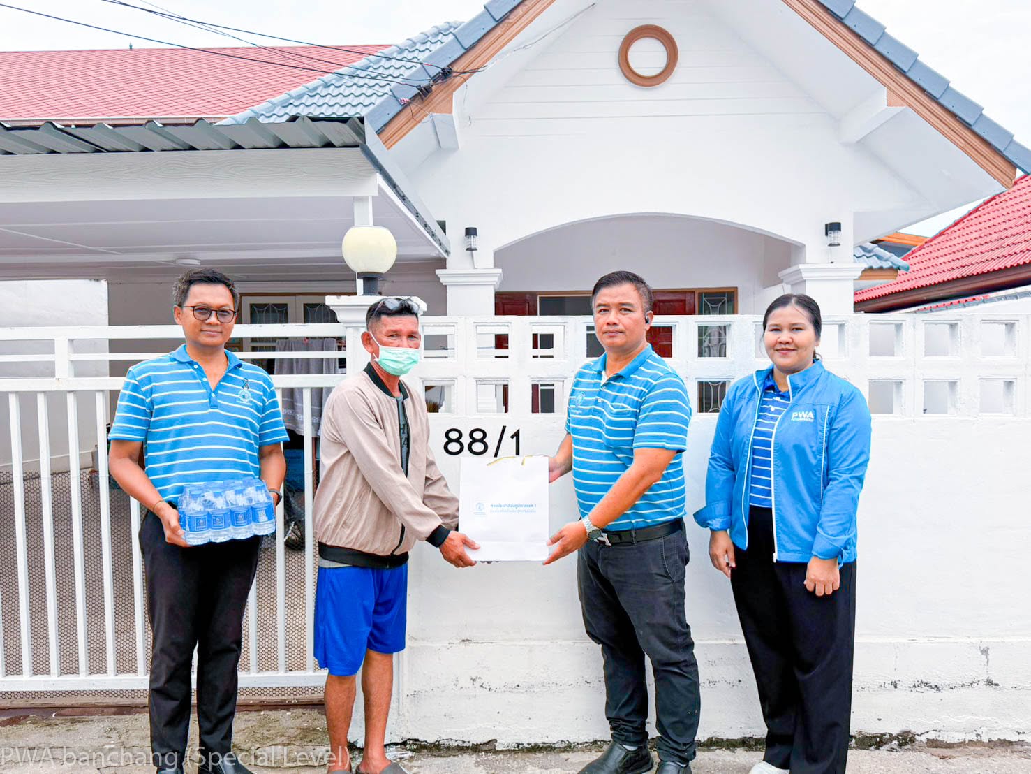 ไฟล์แนบ กปภ.บ้านฉาง (พ) เติมใจลูกค้า! ลงพื้นที่แนะนำวิธีตรวจท่อรั่วในบ้าน 5 ปีขึ้นไป พร้อมมอบกิฟต์เซ็ต กปภ.