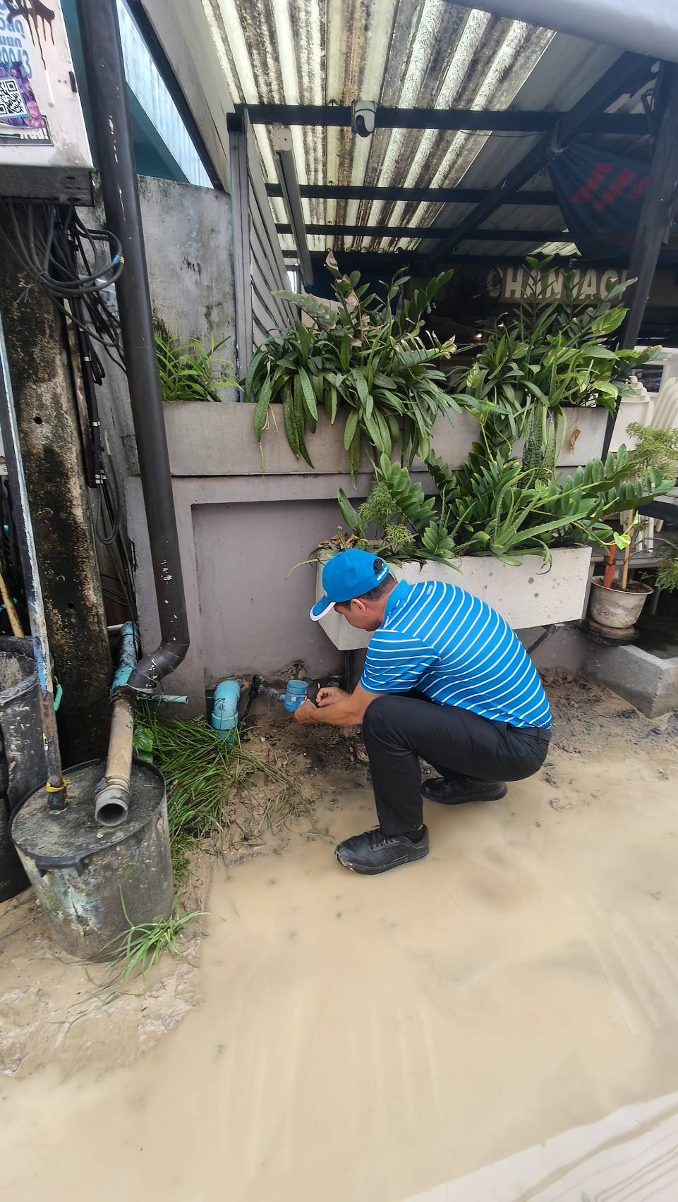ไฟล์แนบ  กปภ.สาขาภูเก็ต ลงพื้นที่ตรวจสอบความเสียหายระบบจำหน่ายน้ำประปา พื้นที่ป่าตอง–นาใน เร่งซ่อมแซมเพื่อบรรเทาความเดือดร้อนของประชาชน