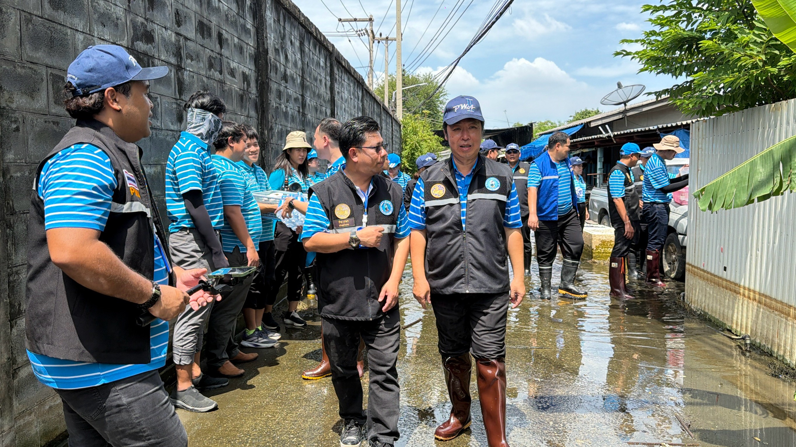 ไฟล์แนบ กปภ.สาขาปทุมธานี (พ) ร่วม Kick off  กิจกรรม “กปภ.ห่วงใย ใส่ใจทุกครัวเรือน”  เดินหน้าฟื้นฟูและช่วยเหลือประชาชนที่ได้รับผลกระทบจากสาธารณภัย