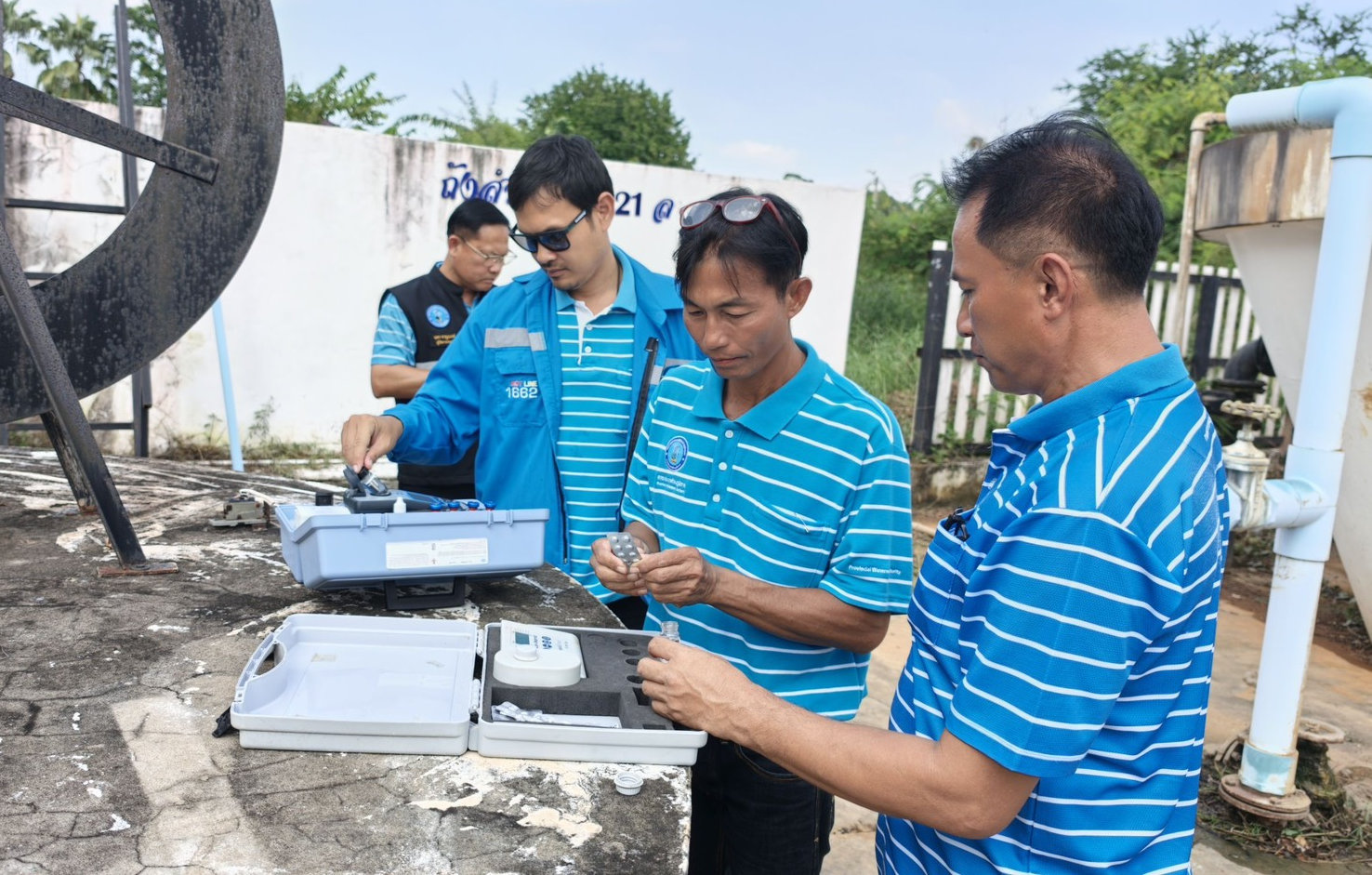 ไฟล์แนบ กปภ.ข.10 ร่วมกับ กปภ.สาขาอุทัยธานี ดำเนินกิจกรรม กปภ.ห่วงใย ใส่ใจทุกครัวเรือน ช่วยเหลือประชาชนในพื้นที่อุทกภัย