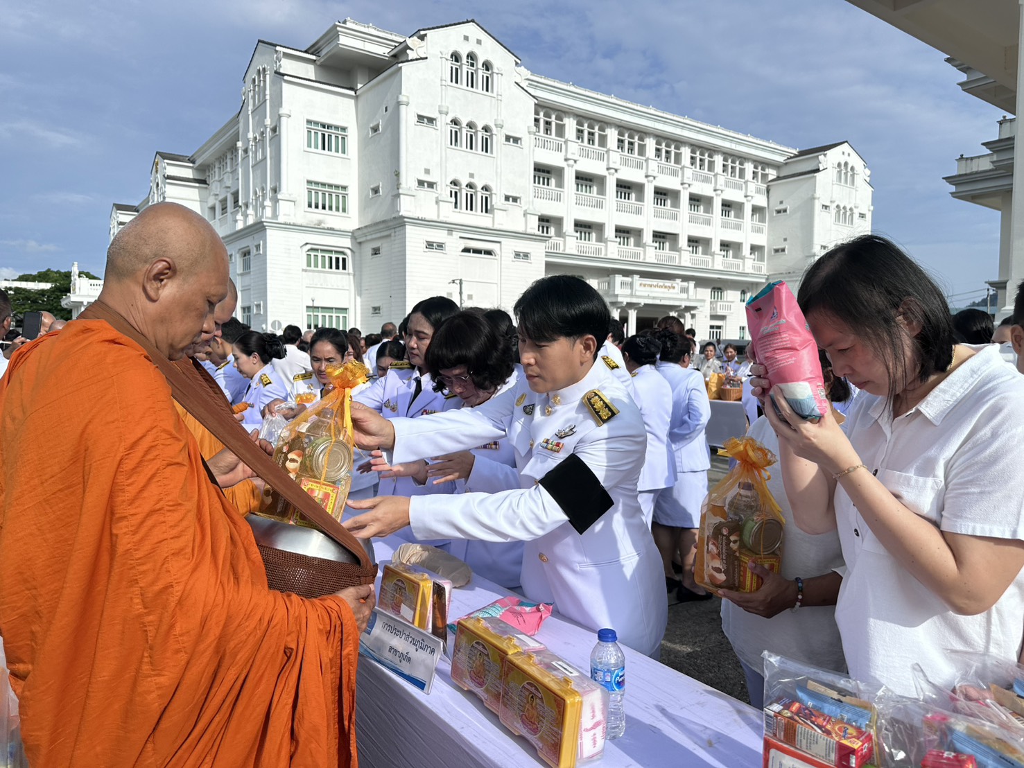 ไฟล์แนบ กปภ.สาขาภูเก็ต ร่วมพิธีน้อมรำลึกในพระมหากรุณาธิคุณ เนื่องในวันนวมินทรมหาราช ประจำปี 2569