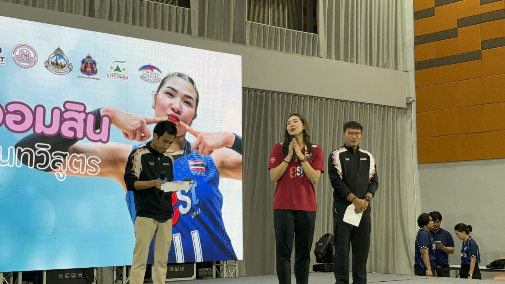 ไฟล์แนบ กปภ.สาขาพระนครศรีอยุธยา ร่วมต้อนรับ “ออมสิน ศศิภาพร จันทวิสูตร” นักวอลเลย์บอลหญิงทีมชาติไทย ในพิธีเชิดชูเกียรติ “คนดีศรีอยุธยา”