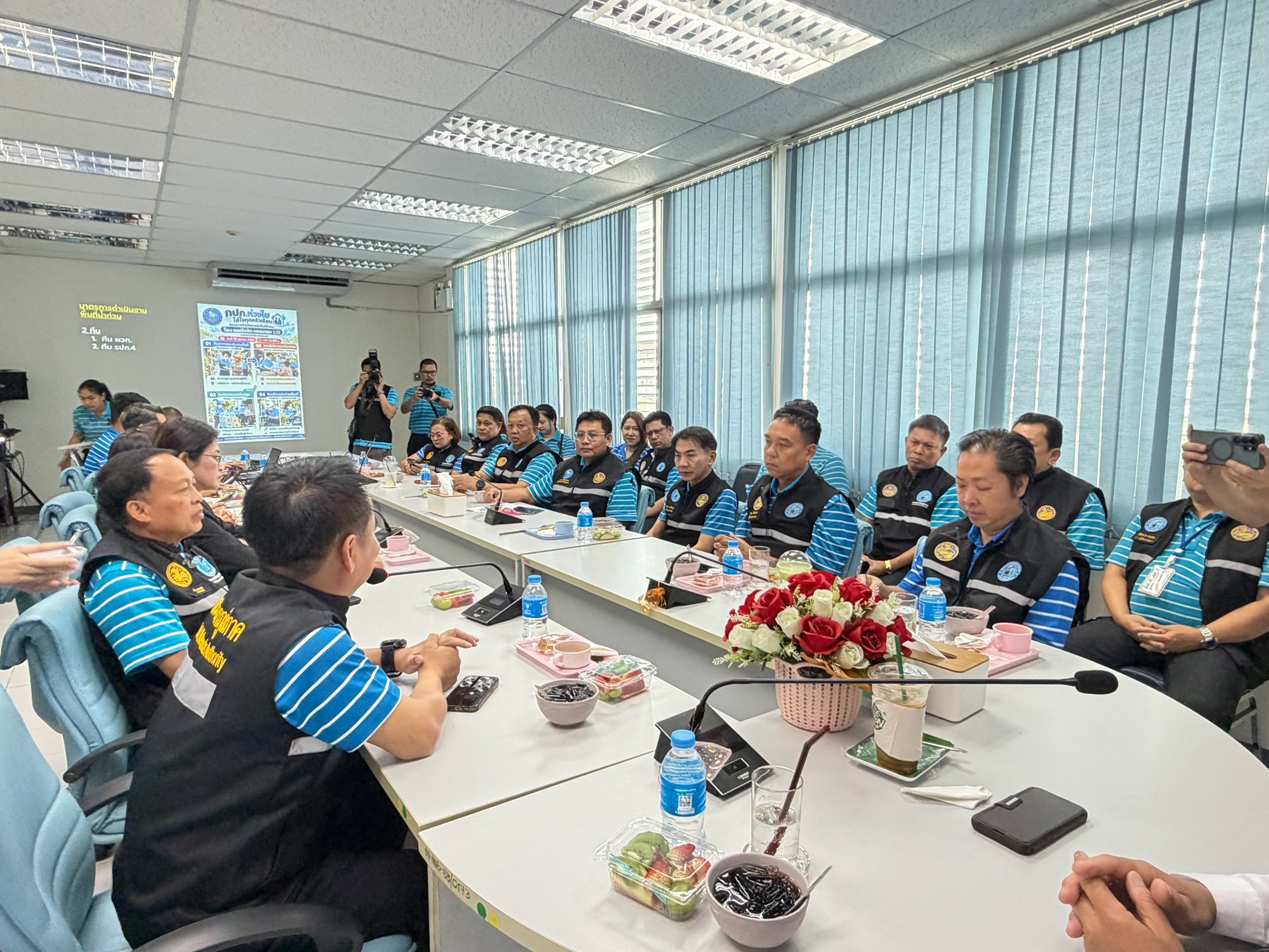 ไฟล์แนบ กปภ.สาขาปทุมธานี (พ) ร่วม Kick off  กิจกรรม “กปภ.ห่วงใย ใส่ใจทุกครัวเรือน”  เดินหน้าฟื้นฟูและช่วยเหลือประชาชนที่ได้รับผลกระทบจากสาธารณภัย